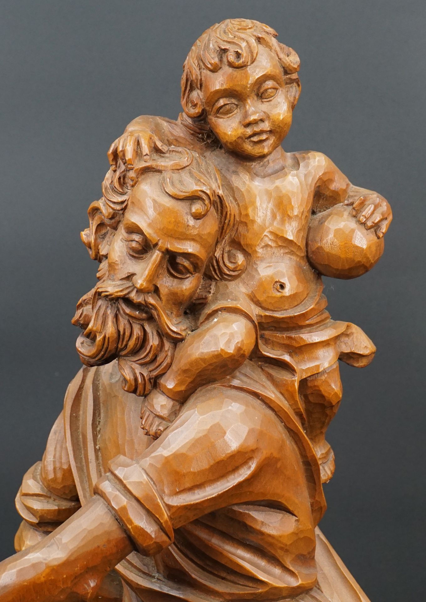 Holzfigur. Hl. Christophorus mit Christuskind. Wohl 20. Jahrhundert. - Bild 5 aus 10