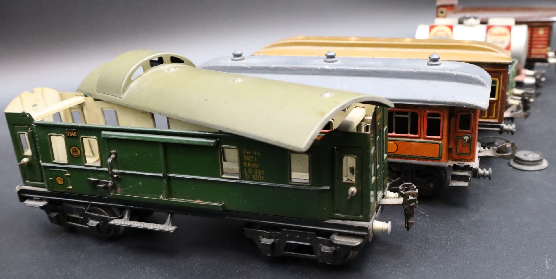 7-piece set. MÄRKLIN and BING. Tender locomotive. Wagons. - Image 4 of 17