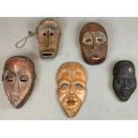5 antike Holzmasken. Afrika. Wohl Kongo. 1. Hälfte 20. Jahrhundert.