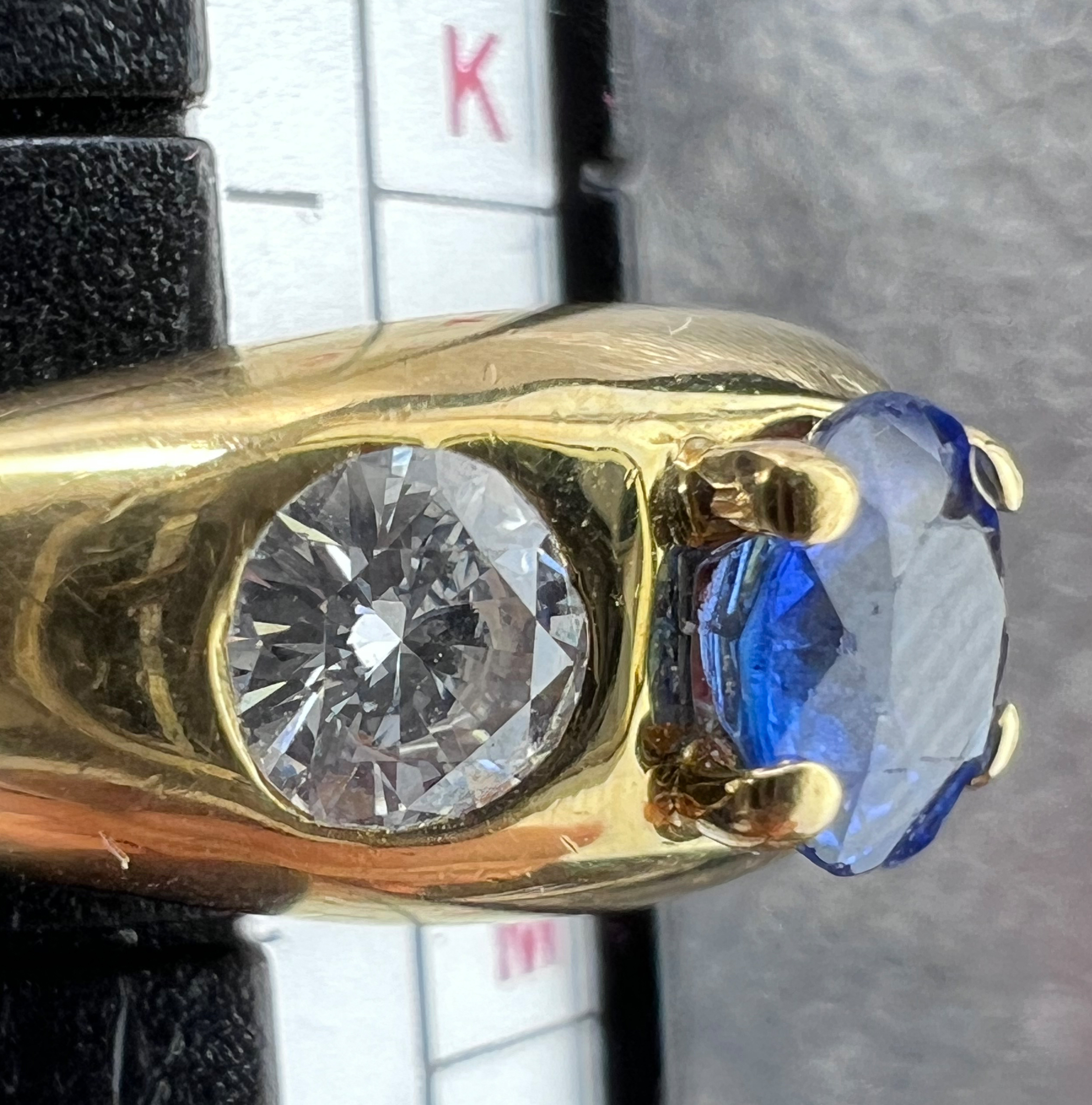 Ladies' ring. 750 yellow gold with 2 diamonds and a blue coloured stone. - Image 9 of 10