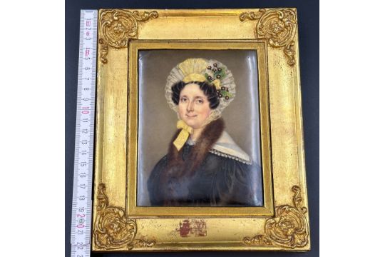 A. BONNEAU (XVIII - XIX) geborene Desalle. Porzellanminiatur. Biedermeier Frauenportrait. - Bild 5 aus 5