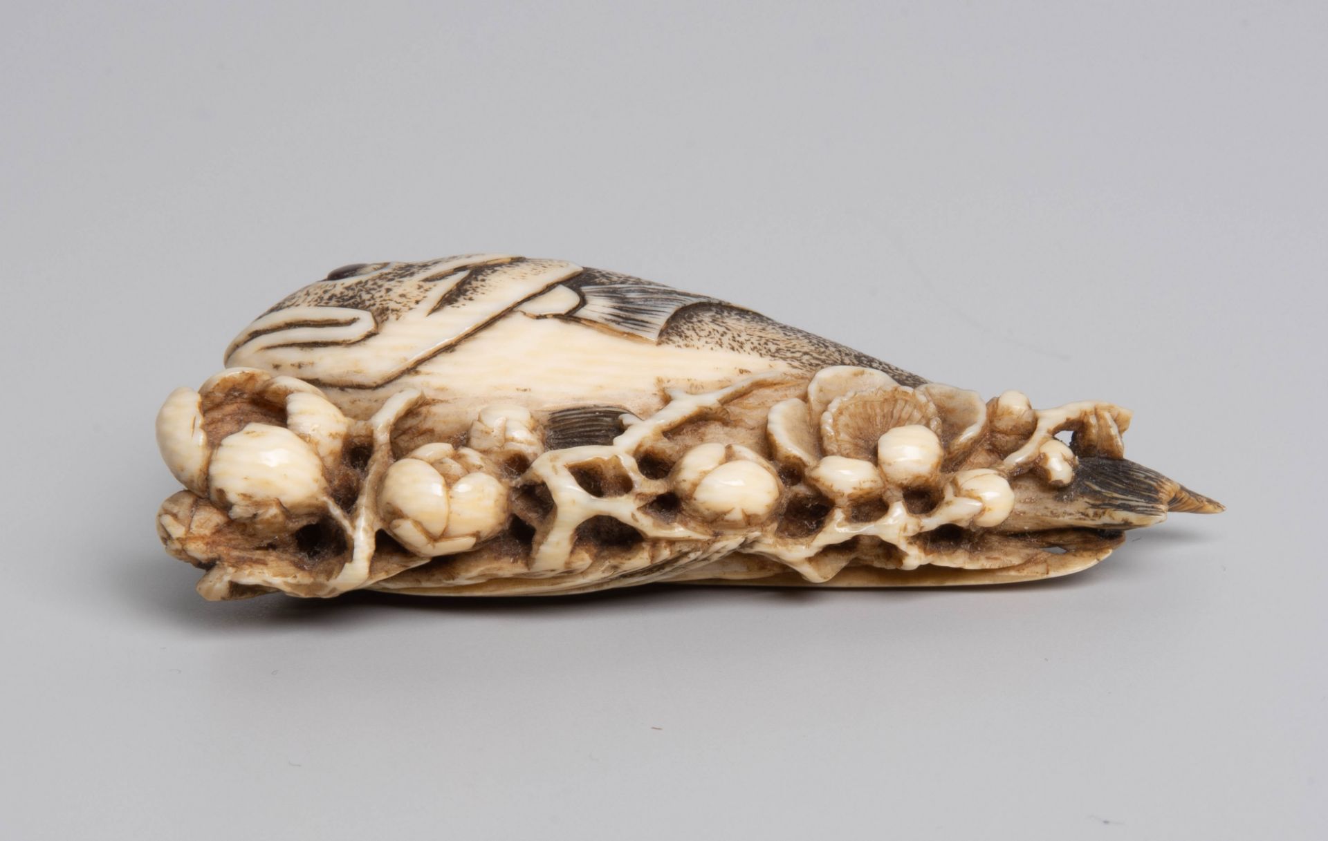 AUF DIESES LOS KANN NICHT GEBOTEN WERDEN: Netsuke von Tomotada - Image 4 of 7