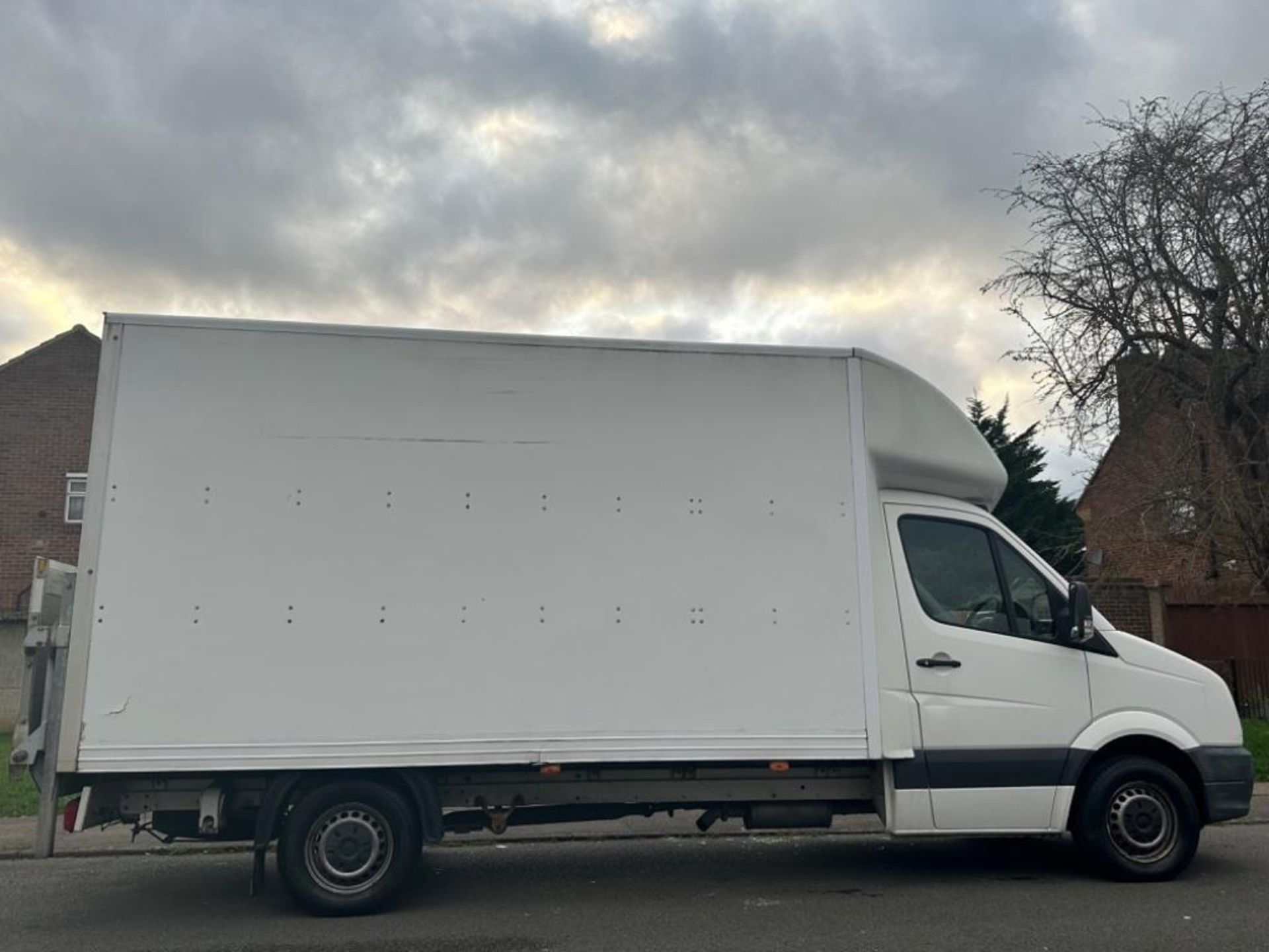 (ON SALE) VOLKSWAGEN CRAFTER 2.0 TDI LWB LUTON WITH ELECTRIC TAIL LIFT - 66 REG (EURO 6) - Image 2 of 9