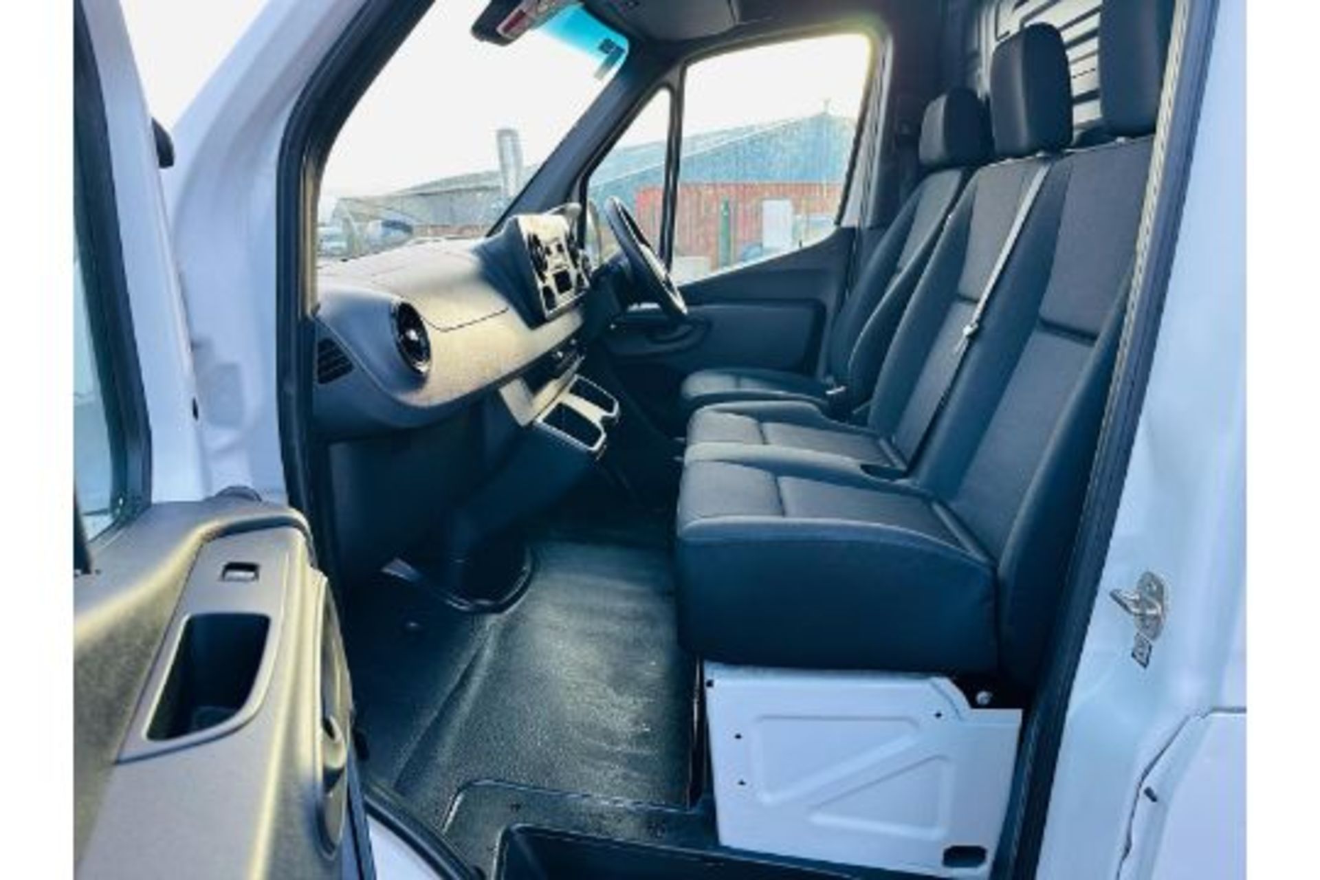 (RESERVE MET) MERCEDES SPRINTER MEDIUM WHEEL BASE HIGH ROOF PANEL VAN "AUTOMATIC" 1 OWNER - Image 20 of 29