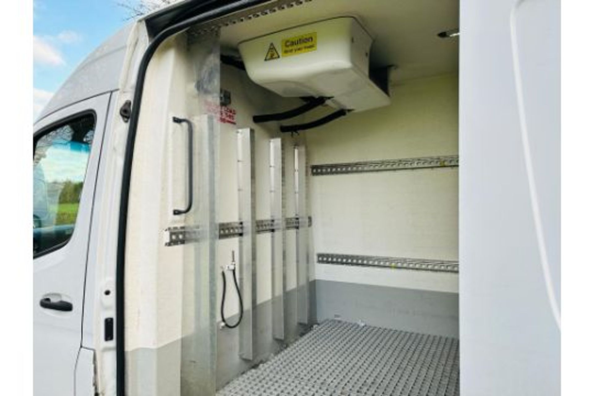 (Reserve Met) MERCEDES SPRINTER 314CDI MWB FRIDGE / VAN - 69 REG - 1 OWNER - AIR CON - - Image 12 of 28