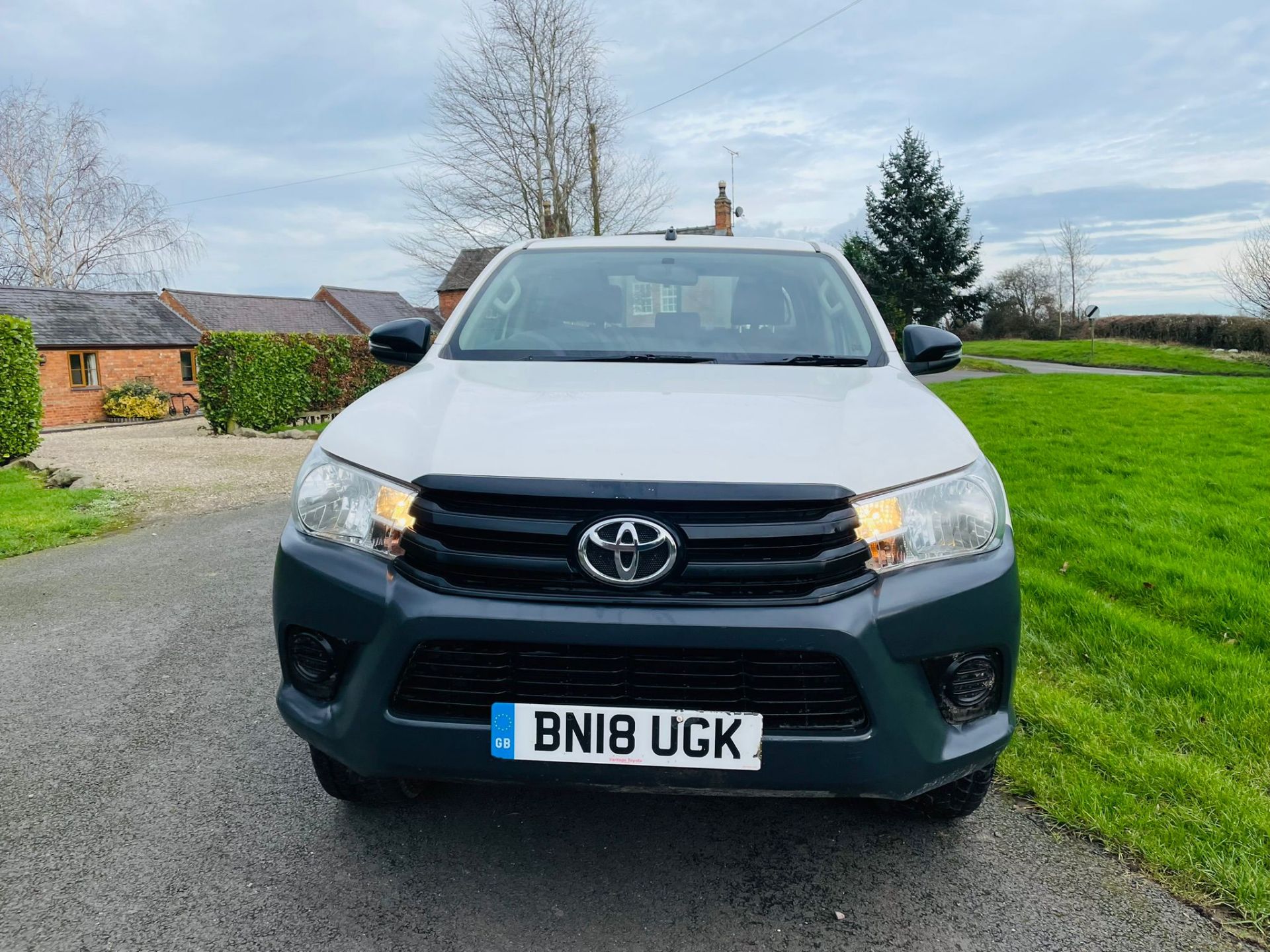 (Reserve Met) TOYOTA HILUX 2.4D-4D "Active" Double Cab Pick Up -18 Reg - 1 Owner - Only 68K Miles - Image 9 of 21