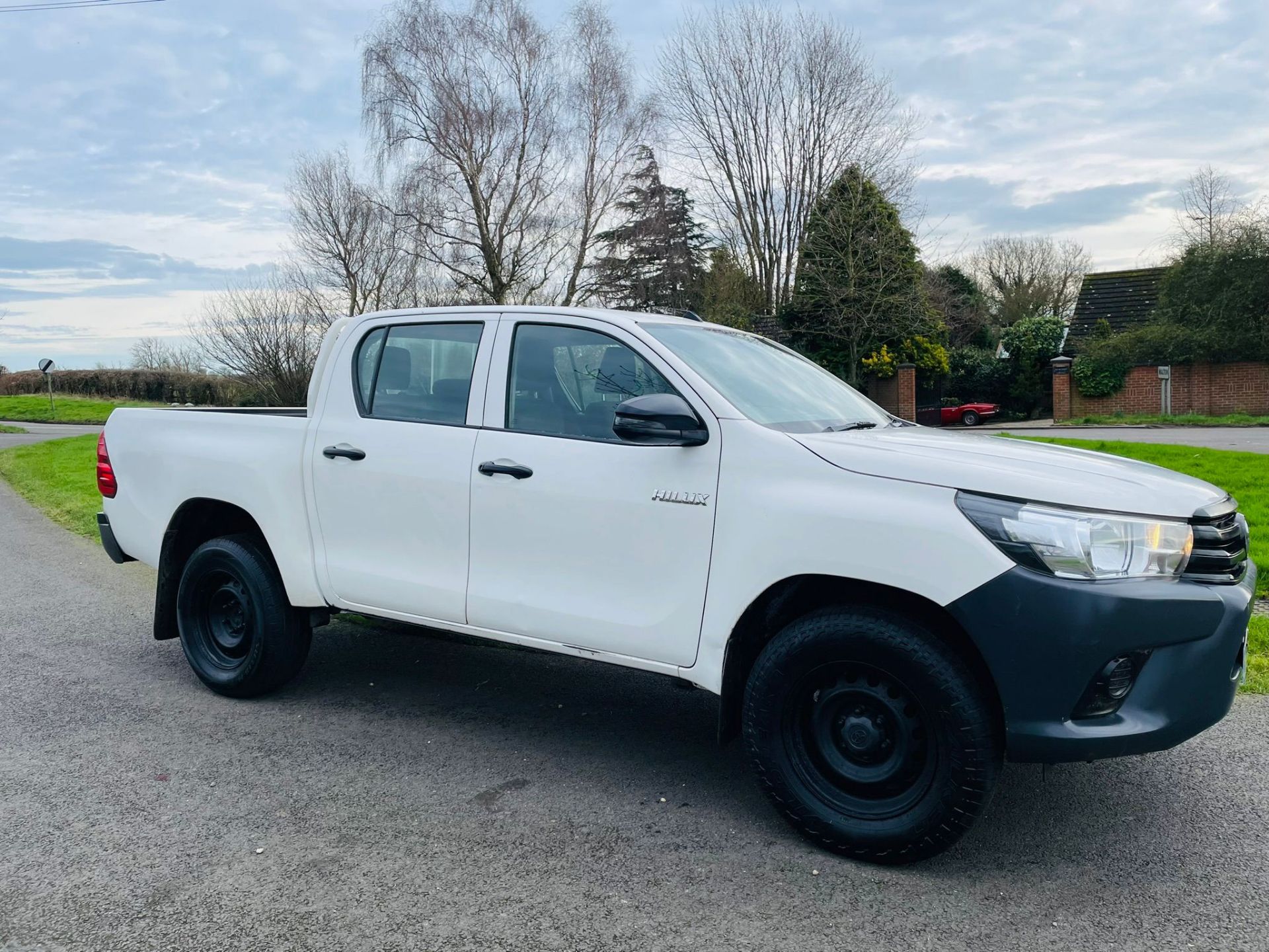 (Reserve Met) TOYOTA HILUX 2.4D-4D "Active" Double Cab Pick Up -18 Reg - 1 Owner - Only 68K Miles