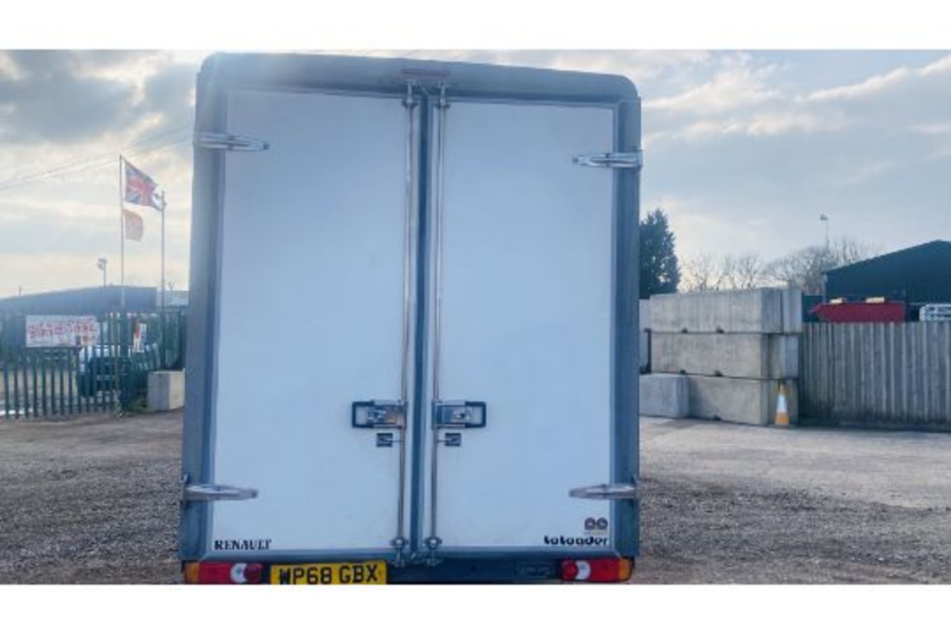 Renault Master 2.3DCI (130) Low Loader Luton *LWB* Euro 6 - 130Bhp -2019 Model - ULEZ COMPLIANT - Image 4 of 6