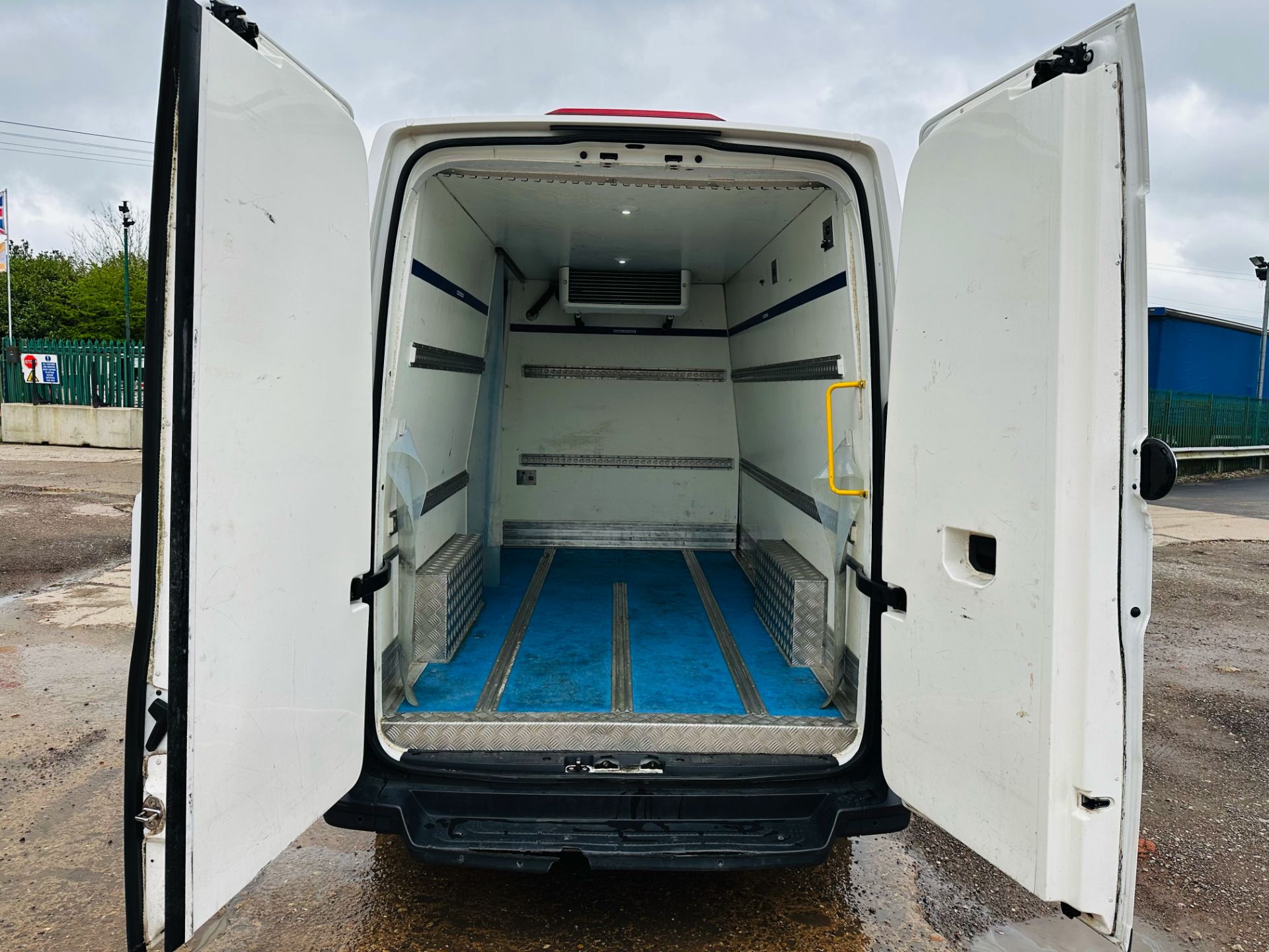 Volkswagen Crafter Cr35 2.0 TDI Fridge Freezer/Chiller Van *Trendline Edition* - 2021 Model - FSH! - Image 12 of 35