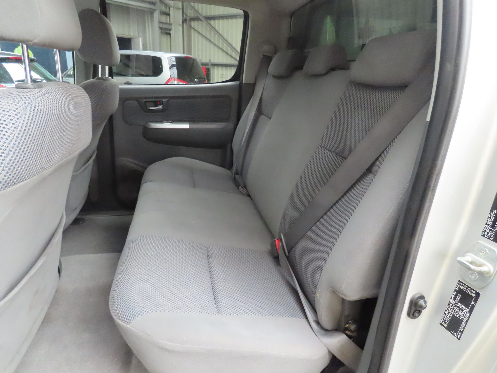 TOYOTA HILUX 2.4D-4D "Active" Double Cab Pick Up - 2013 13 Reg - 1 Owner - Only 28K Miles - Bild 10 aus 12