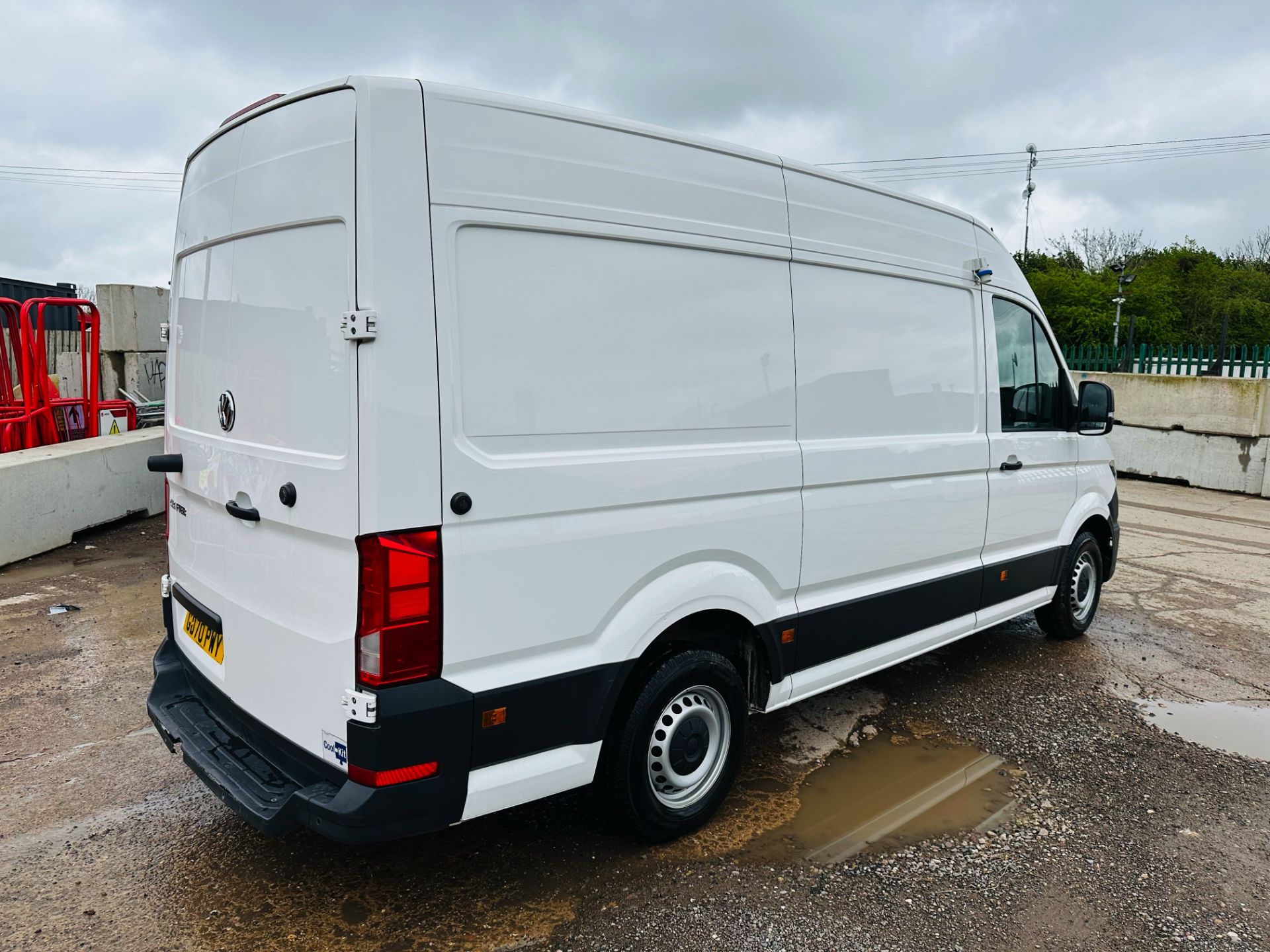 Volkswagen Crafter Cr35 2.0 TDI Fridge Freezer/Chiller Van *Trendline Edition* - 2021 Model - FSH! - Image 8 of 35