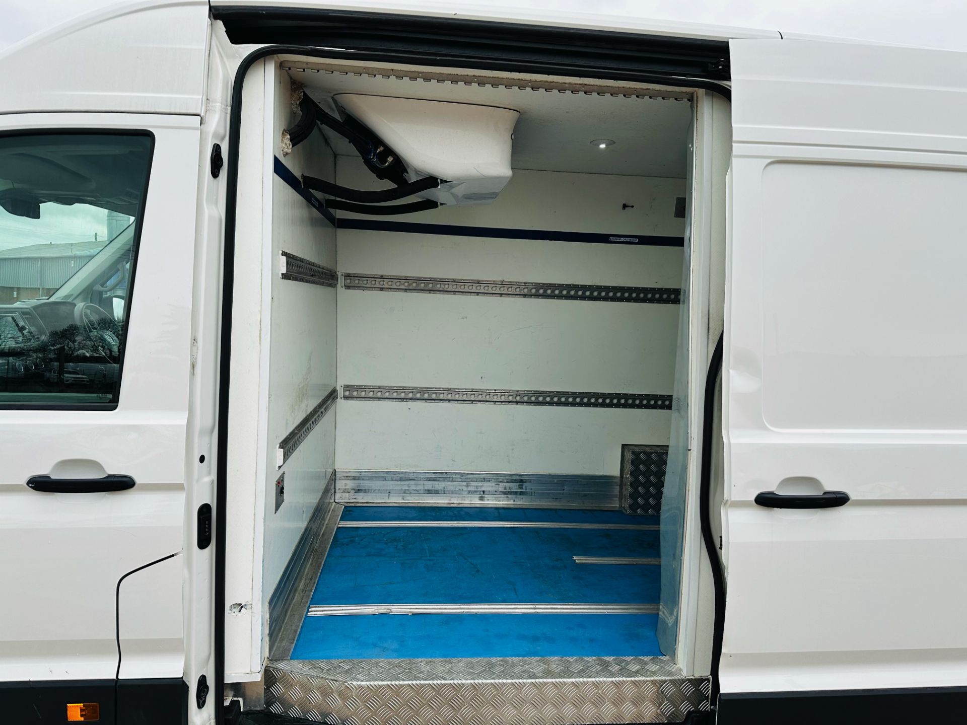 Volkswagen Crafter Cr35 2.0 TDI Fridge Freezer/Chiller Van *Trendline Edition* - 2021 Model - FSH! - Image 13 of 35