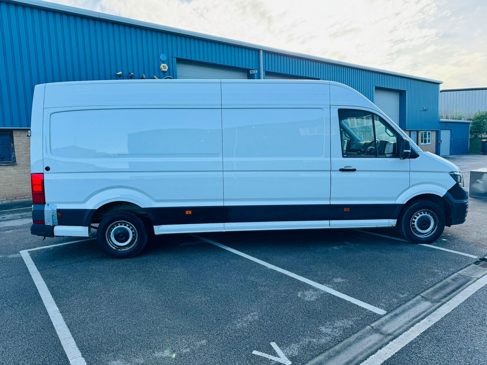 (RESERVE MET)VOLKSWAGEN CRAFTER 2.0TDI 140 BHP TRENDLINE "LWB" (2021 YEAR) - AIR CON -1 OWNER - 70K - Image 7 of 23