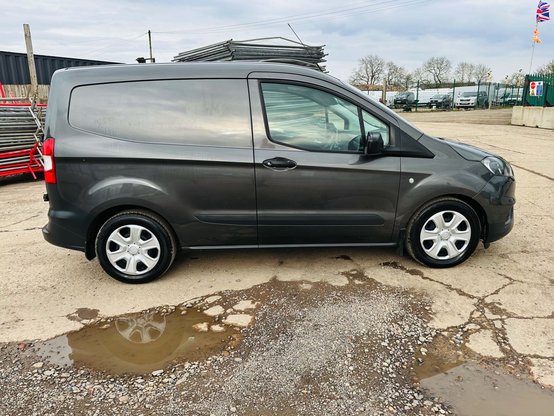 (RESERVE MET)Ford Transit Courier 1.0 Ecoboost (Trend Edition) - 2022 Edition - FSH - 40k - Air Con - Image 10 of 31