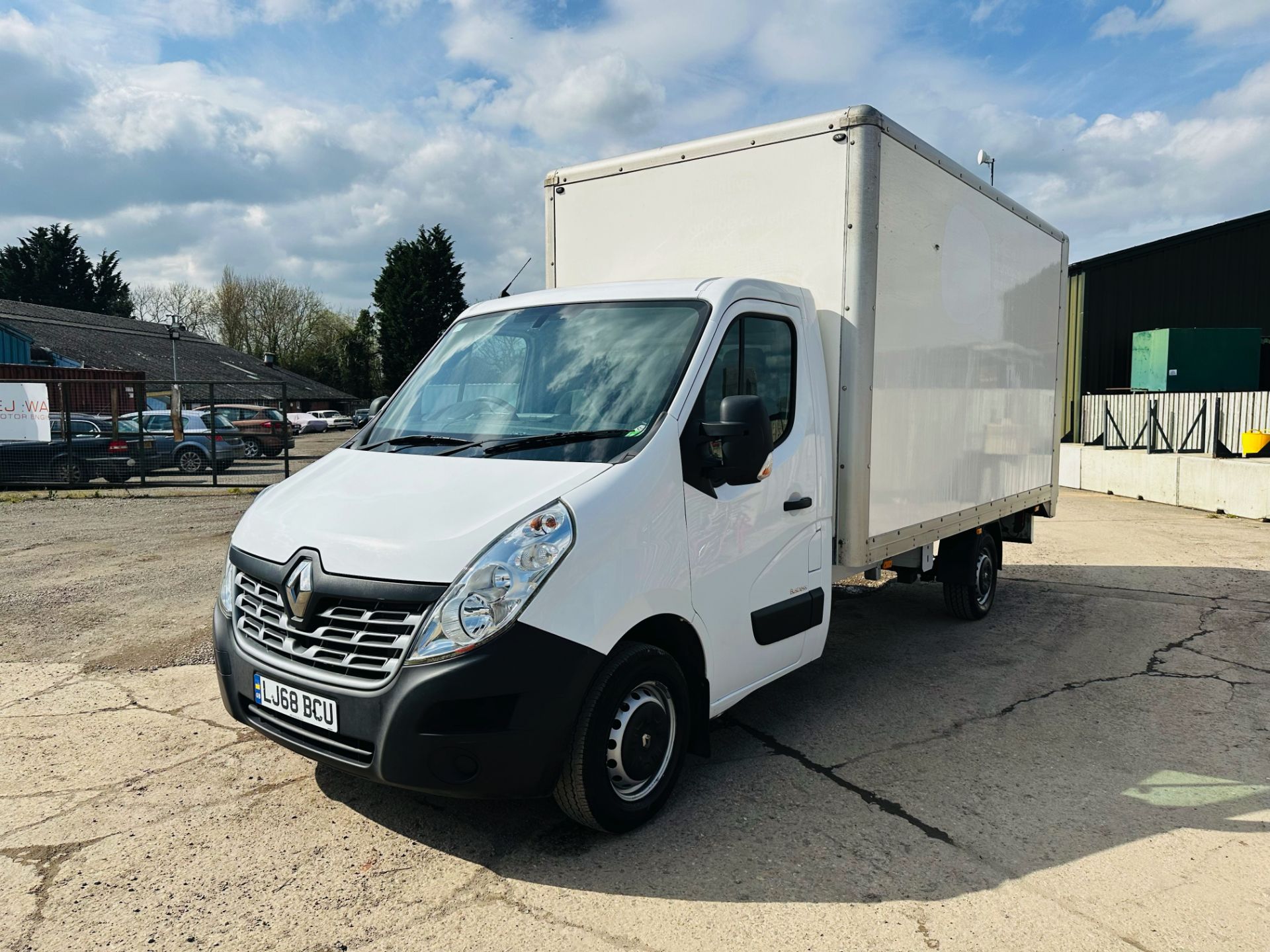 Renault Master 2.3 DCI 130 Business Edition Lwb (Luton / Box Van) - 2019 Model - Euro 6 - Tail Lift - Image 4 of 27