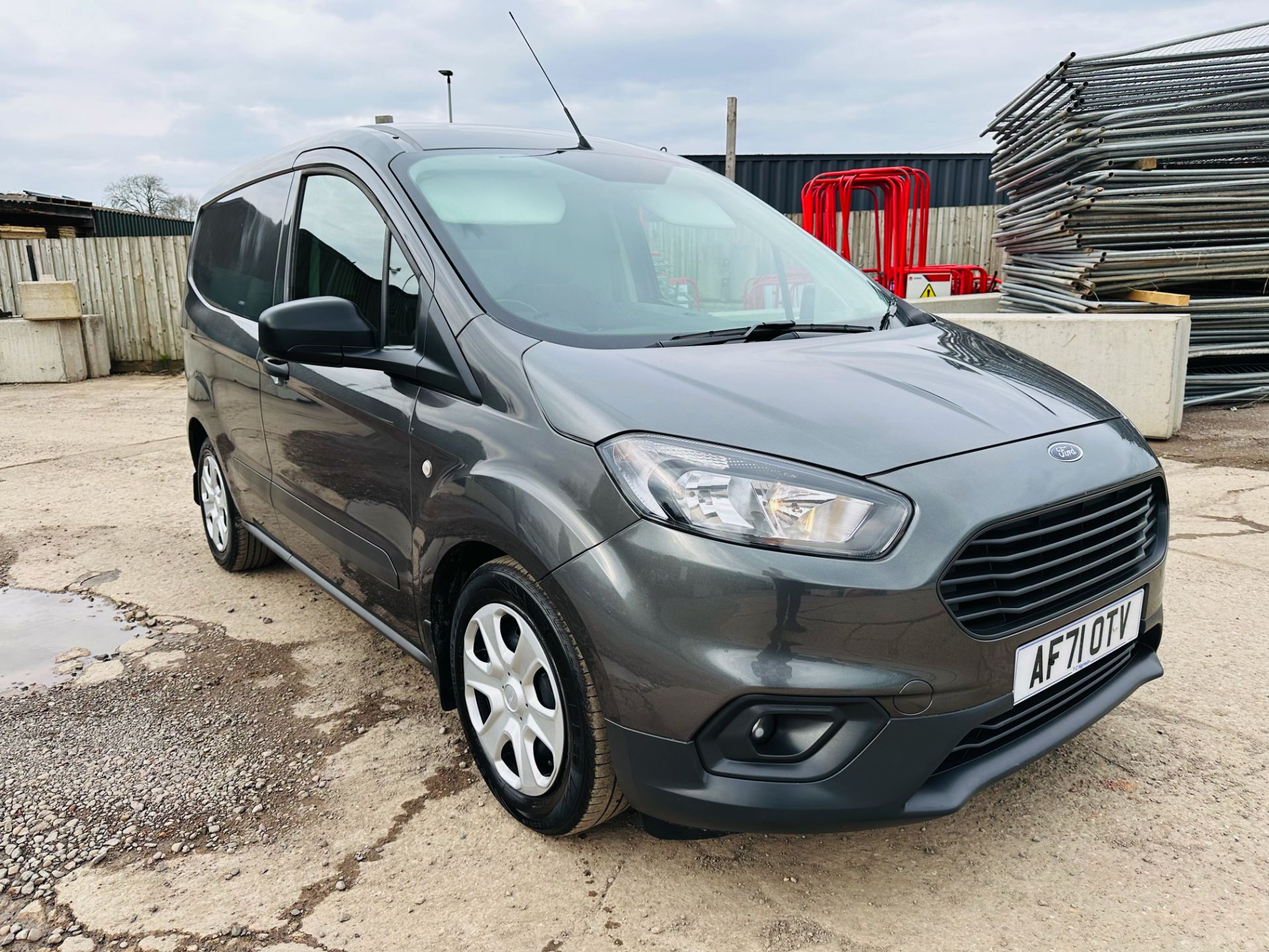 (RESERVE MET)Ford Transit Courier 1.0 Ecoboost (Trend Edition) - 2022 Edition - FSH - 40k - Air Con - Image 2 of 31