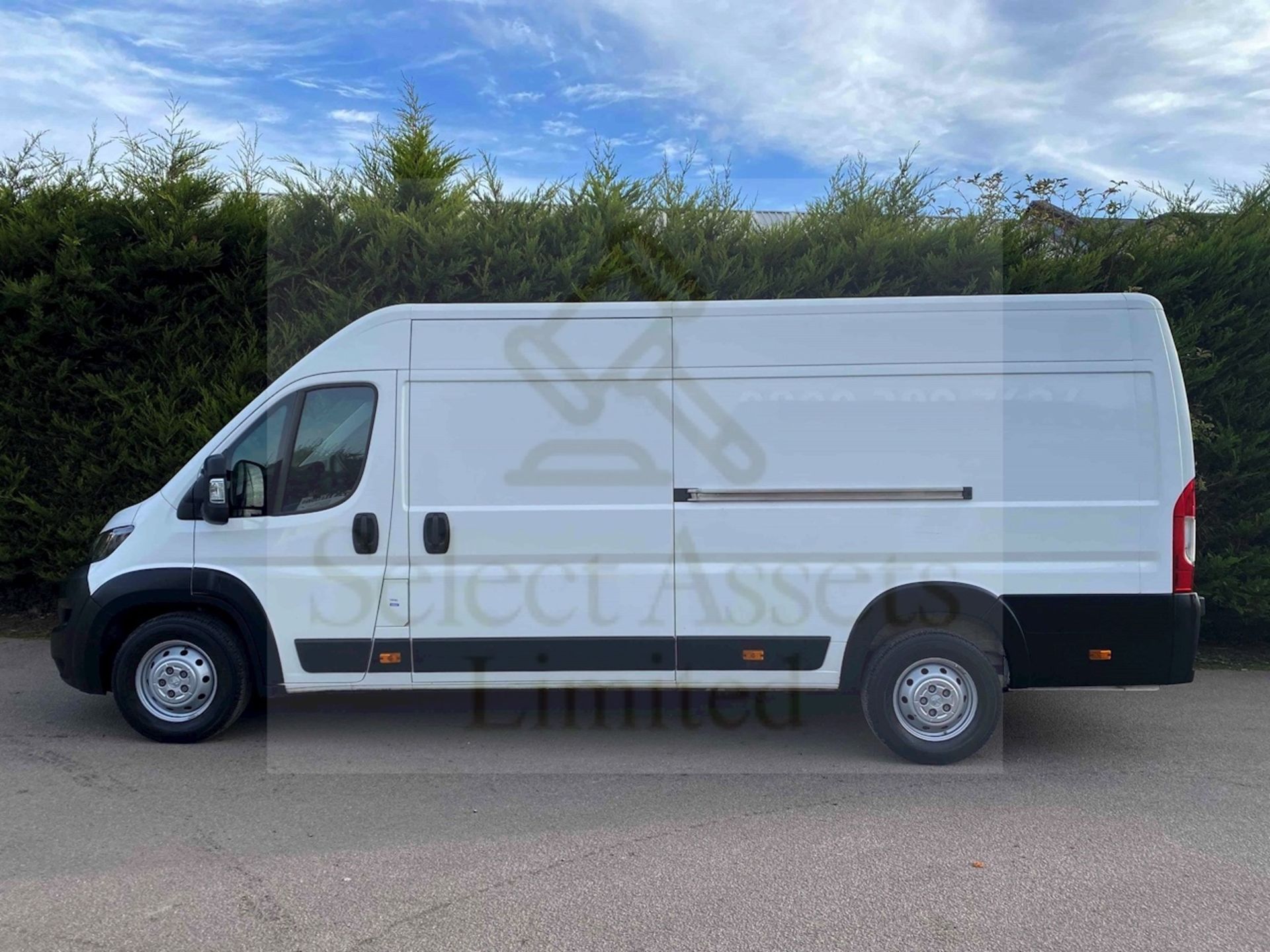 (Reserve Met) Peugeot Boxer 435 *Professional* L4 XLWB Hi-Roof Panel Van (2019) 2.0 Blue Hdi - Image 4 of 12