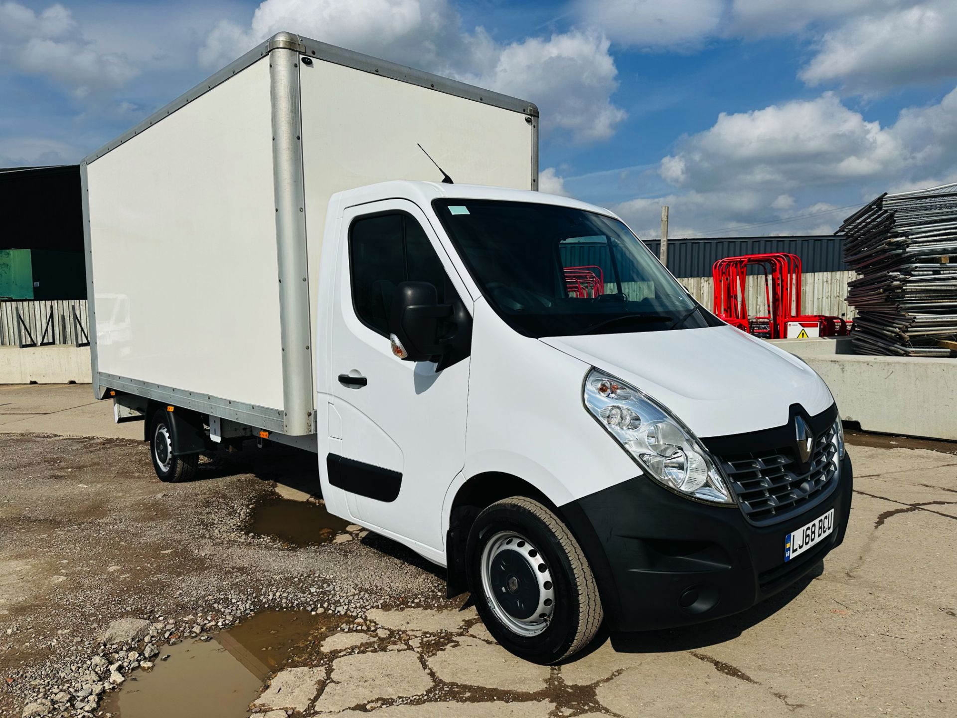 Renault Master 2.3 DCI 130 Business Edition Lwb (Luton / Box Van) - 2019 Model - Euro 6 - Tail Lift - Image 2 of 27
