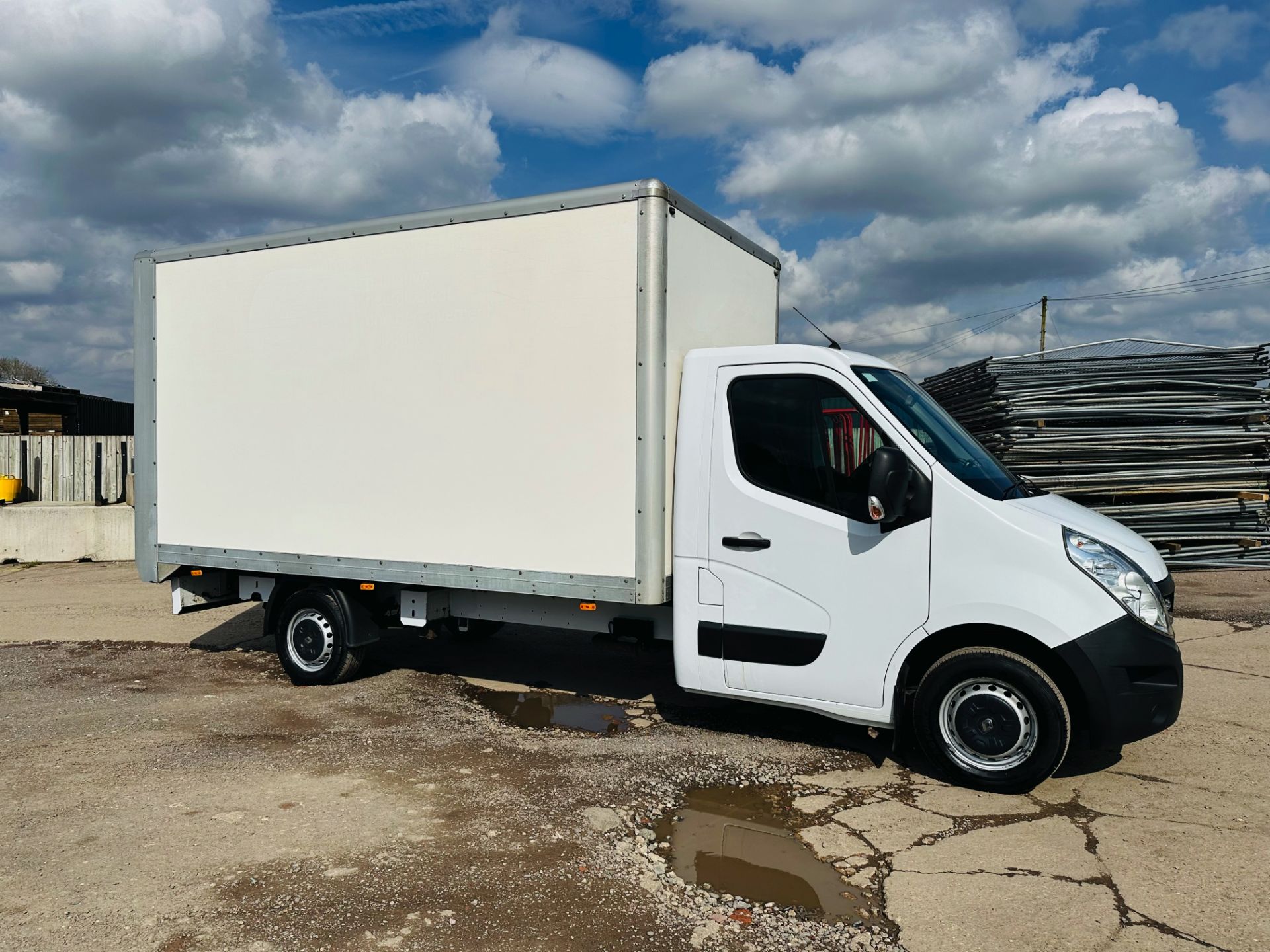 Renault Master 2.3 DCI 130 Business Edition Lwb (Luton / Box Van) - 2019 Model - Euro 6 - Tail Lift