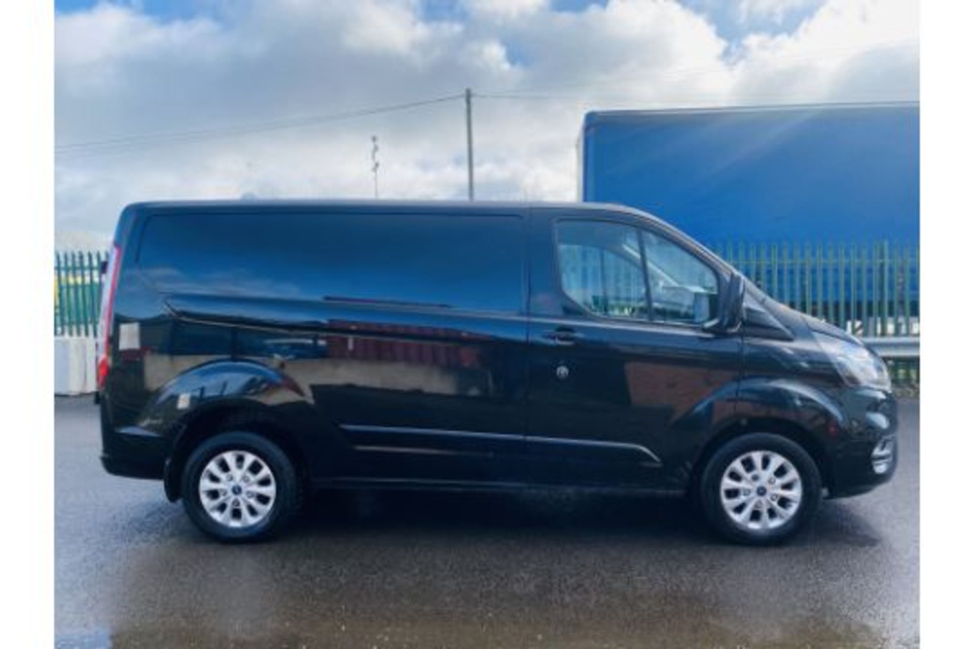 Ford Transit Custom " LIMITED " 280 170BHP "AUTOMATIC" 2.0TDCI 2020 20 Reg - Air Con - Heated Seats - Image 6 of 23