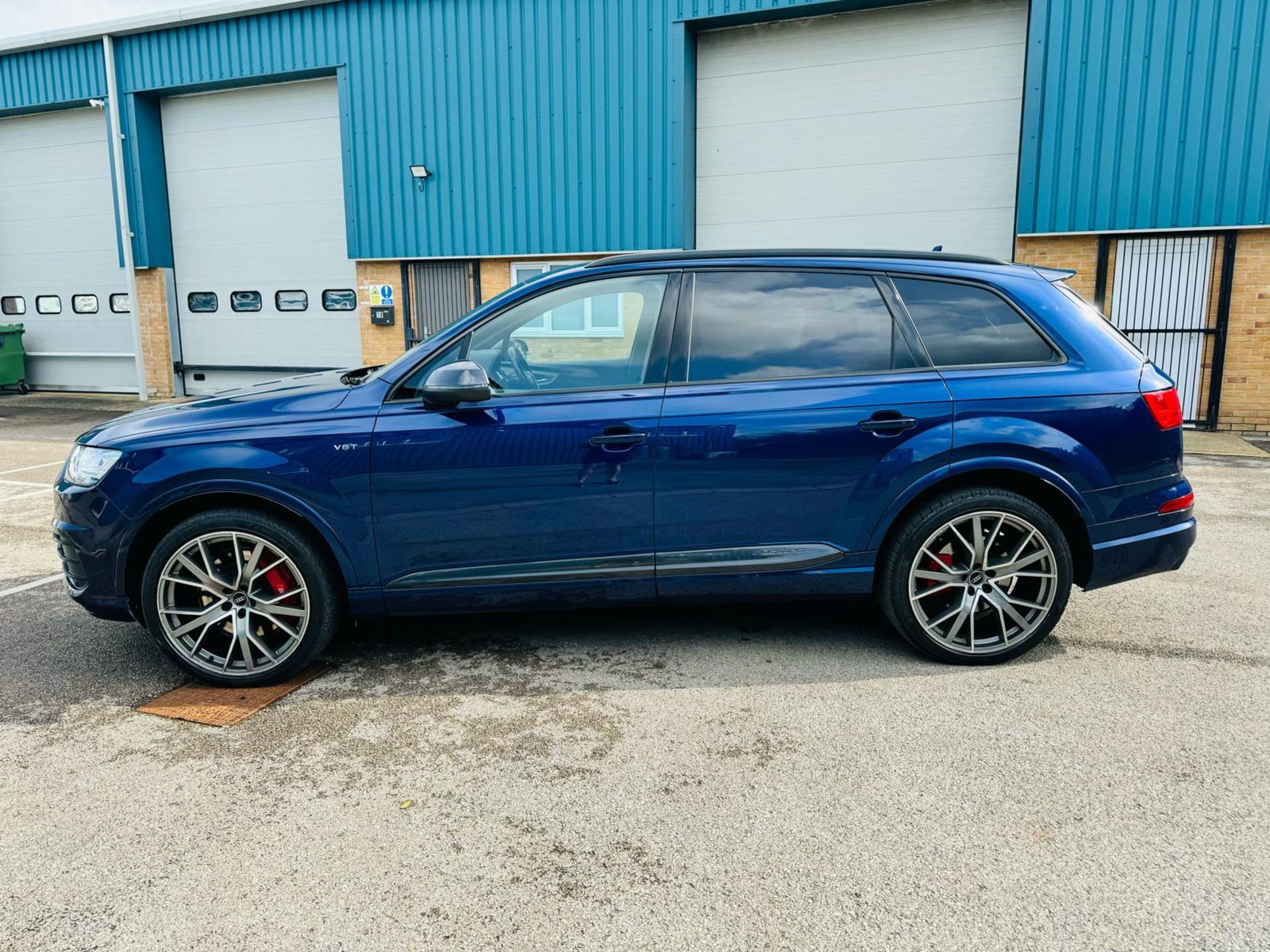 Audi SQ7 4.0TDI V8 Quattro 430BHP "SQ7 EDITION" Auto (7 Seats) 2018 18Reg -Sat Nav -Reversing camera - Image 8 of 38