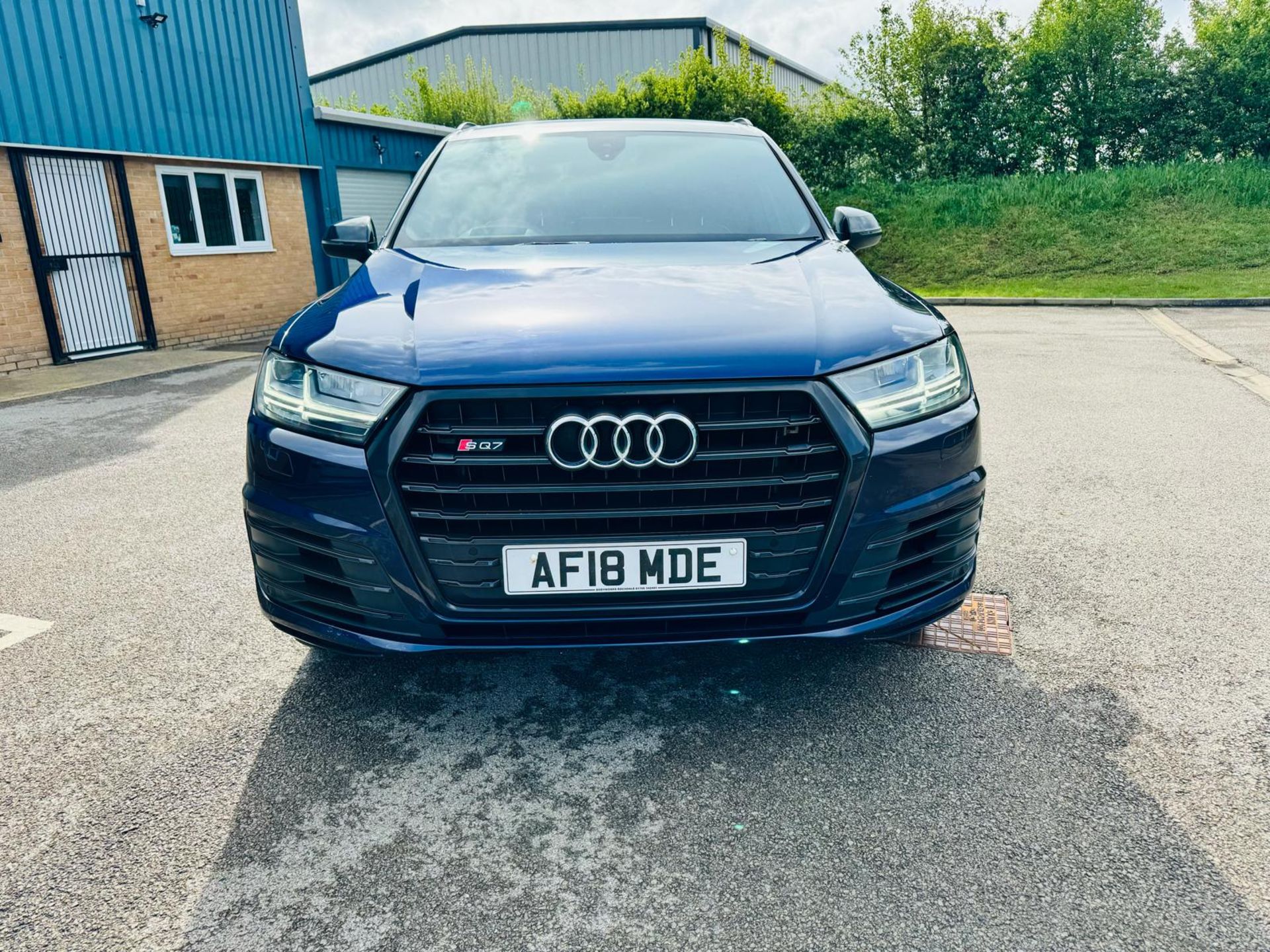 Audi SQ7 4.0TDI V8 Quattro 430BHP "SQ7 EDITION" Auto (7 Seats) 2018 18Reg -Sat Nav -Reversing camera - Image 9 of 38