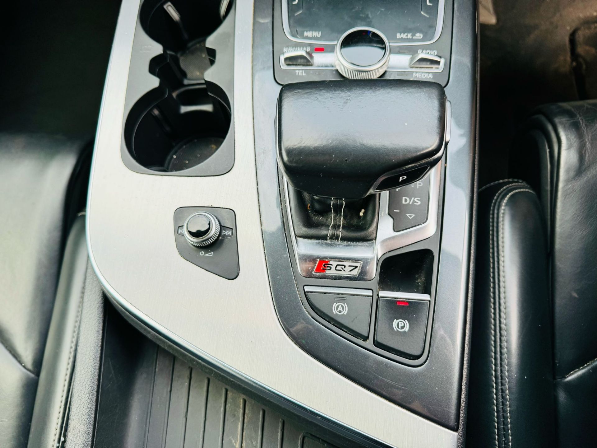 Audi SQ7 4.0TDI V8 Quattro 430BHP "SQ7 EDITION" Auto (7 Seats) 2018 18Reg -Sat Nav -Reversing camera - Image 23 of 38