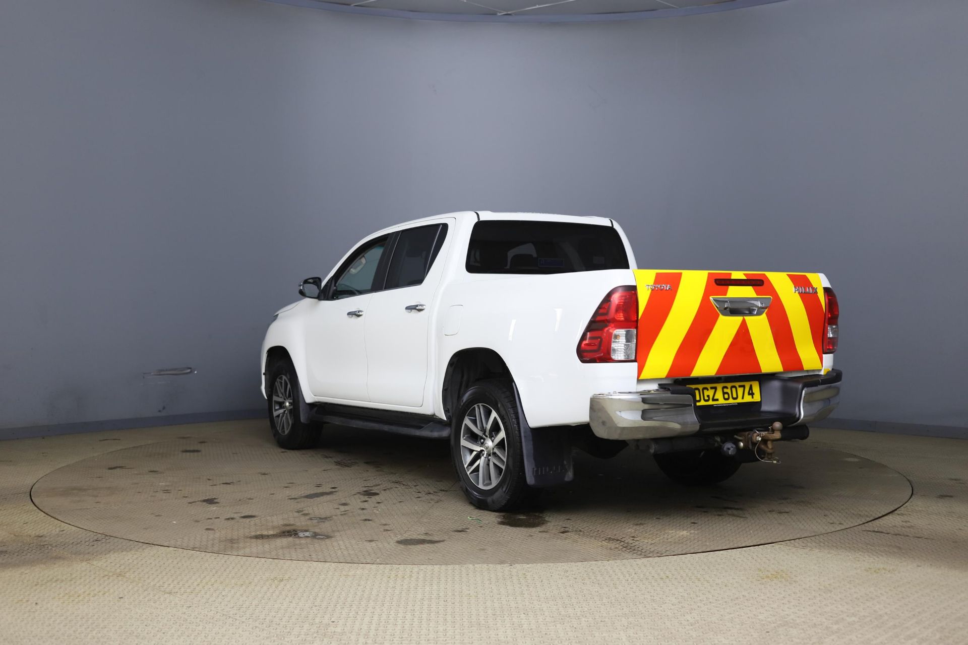 Reserve Met - Toyota Hilux Invincible "Auto" 4WD D/C Cab Pick Up (2020 Model) AC - Sat Nav-67K Miles - Image 6 of 12