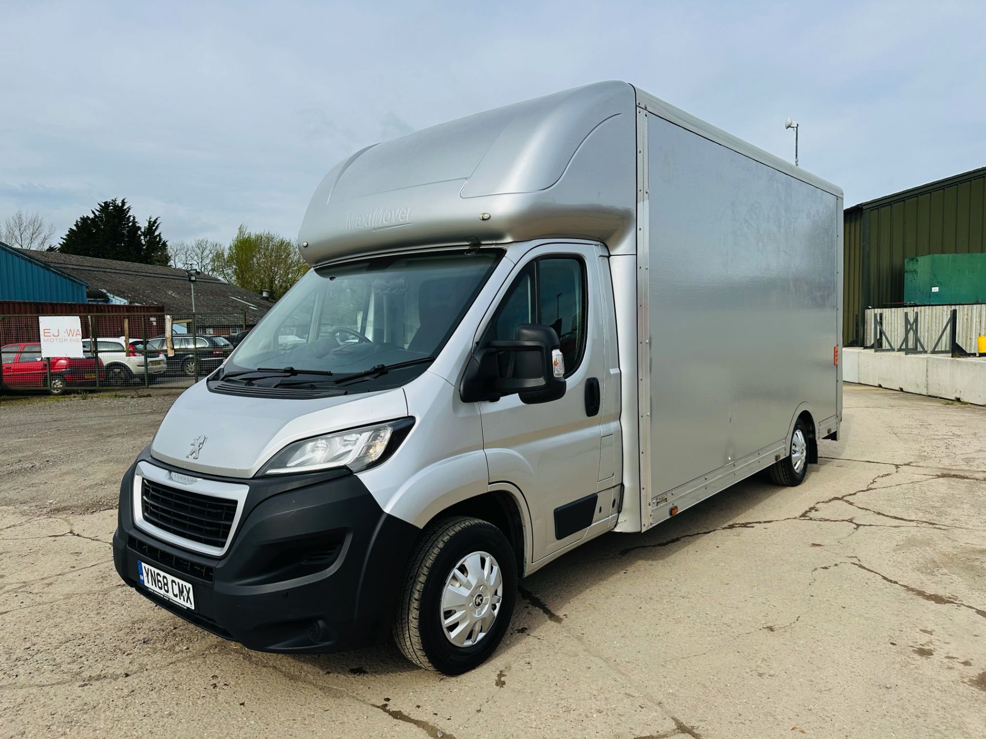 Peugeot Boxer 335 *LWB - Low Loader / Maxi Loader* (2018 - 68 Reg) 2.0 Blue Hdi *Euro 6* (3500 KG) - Image 4 of 30