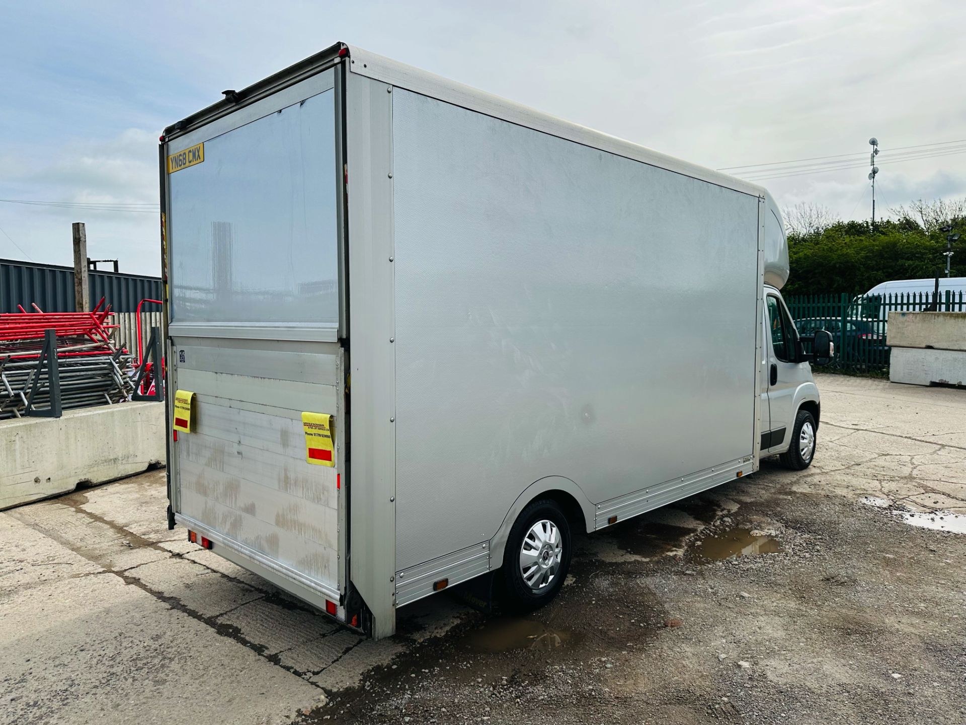 Peugeot Boxer 335 *LWB - Low Loader / Maxi Loader* (2018 - 68 Reg) 2.0 Blue Hdi *Euro 6* (3500 KG) - Image 8 of 30