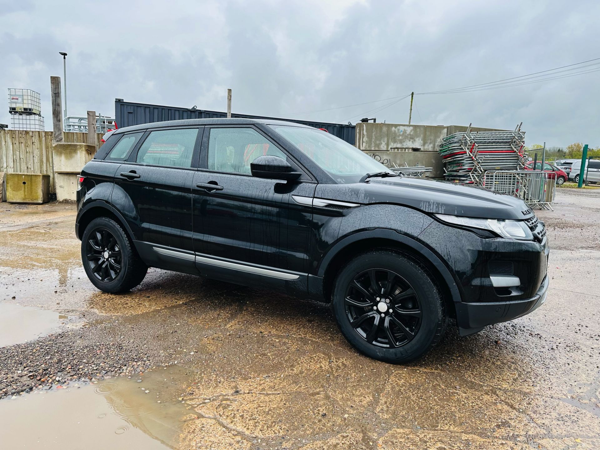 (RESERVE MET) LAND ROVER EVOQUE PURE 2.2 ED4 *TECH PACK* AIR CON - FULL LEATHER INTERIOR - NO VAT