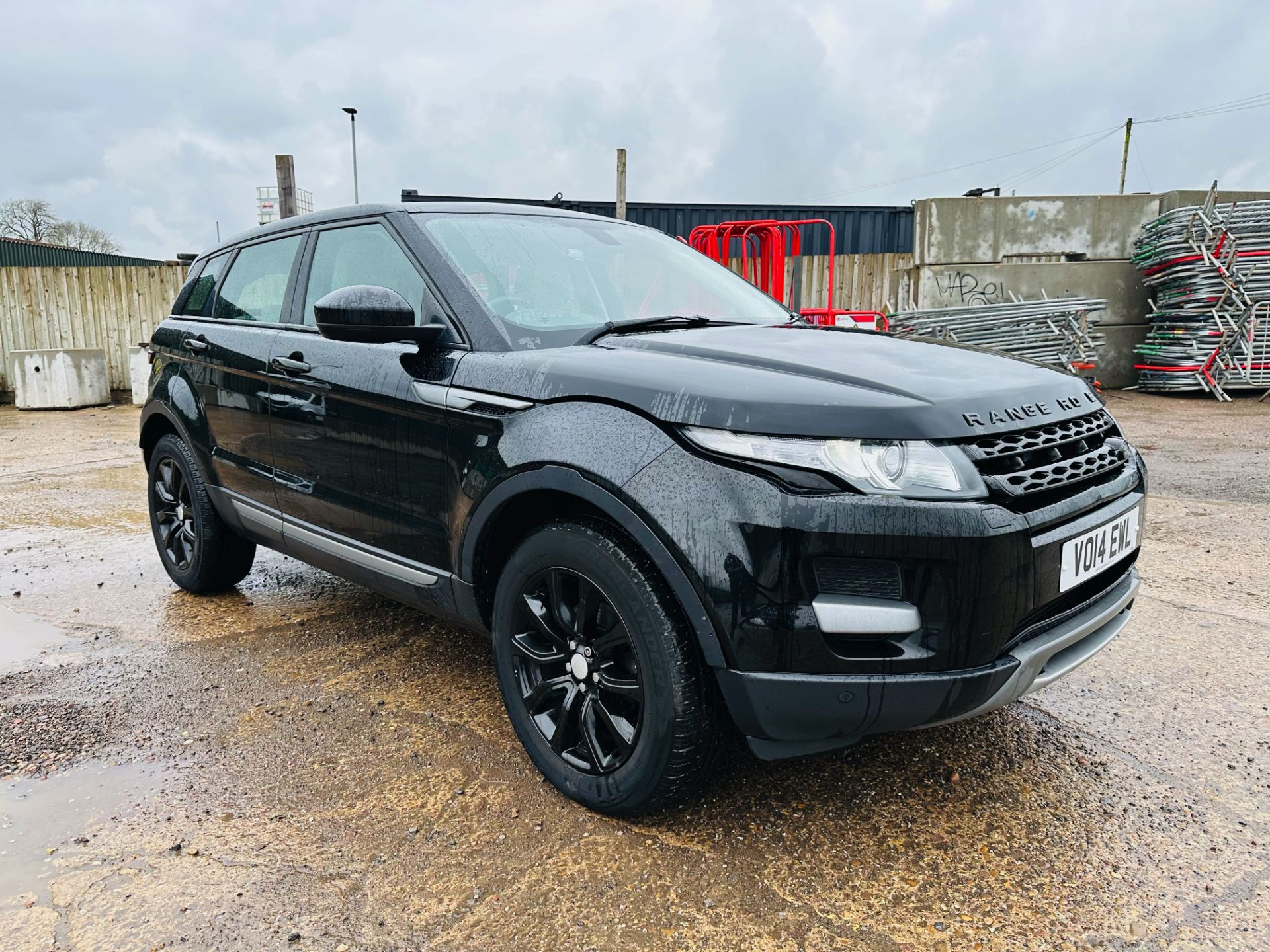 (RESERVE MET) LAND ROVER EVOQUE PURE 2.2 ED4 *TECH PACK* AIR CON - FULL LEATHER INTERIOR - NO VAT - Image 2 of 43