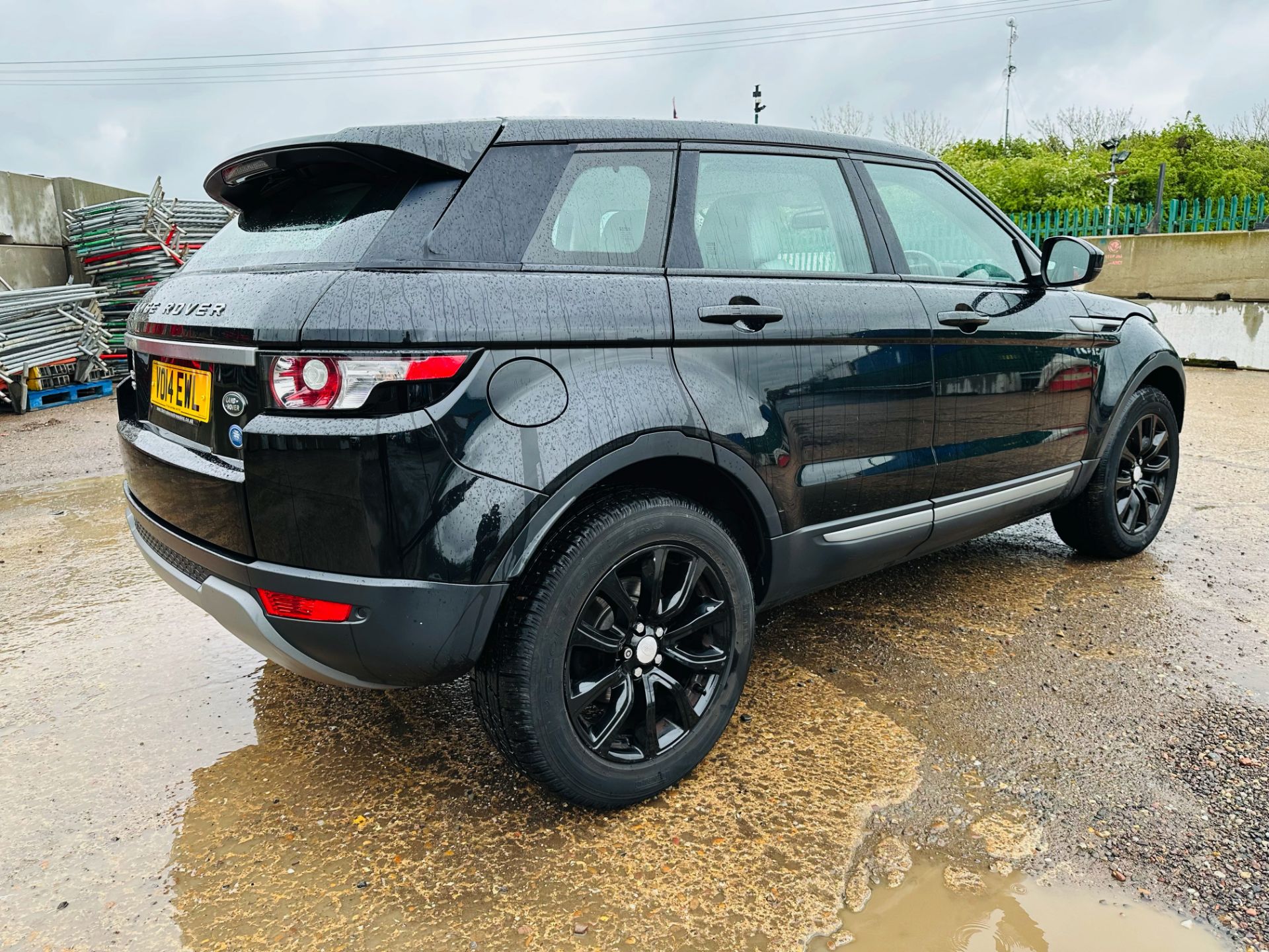 (RESERVE MET) LAND ROVER EVOQUE PURE 2.2 ED4 *TECH PACK* AIR CON - FULL LEATHER INTERIOR - NO VAT - Image 13 of 43
