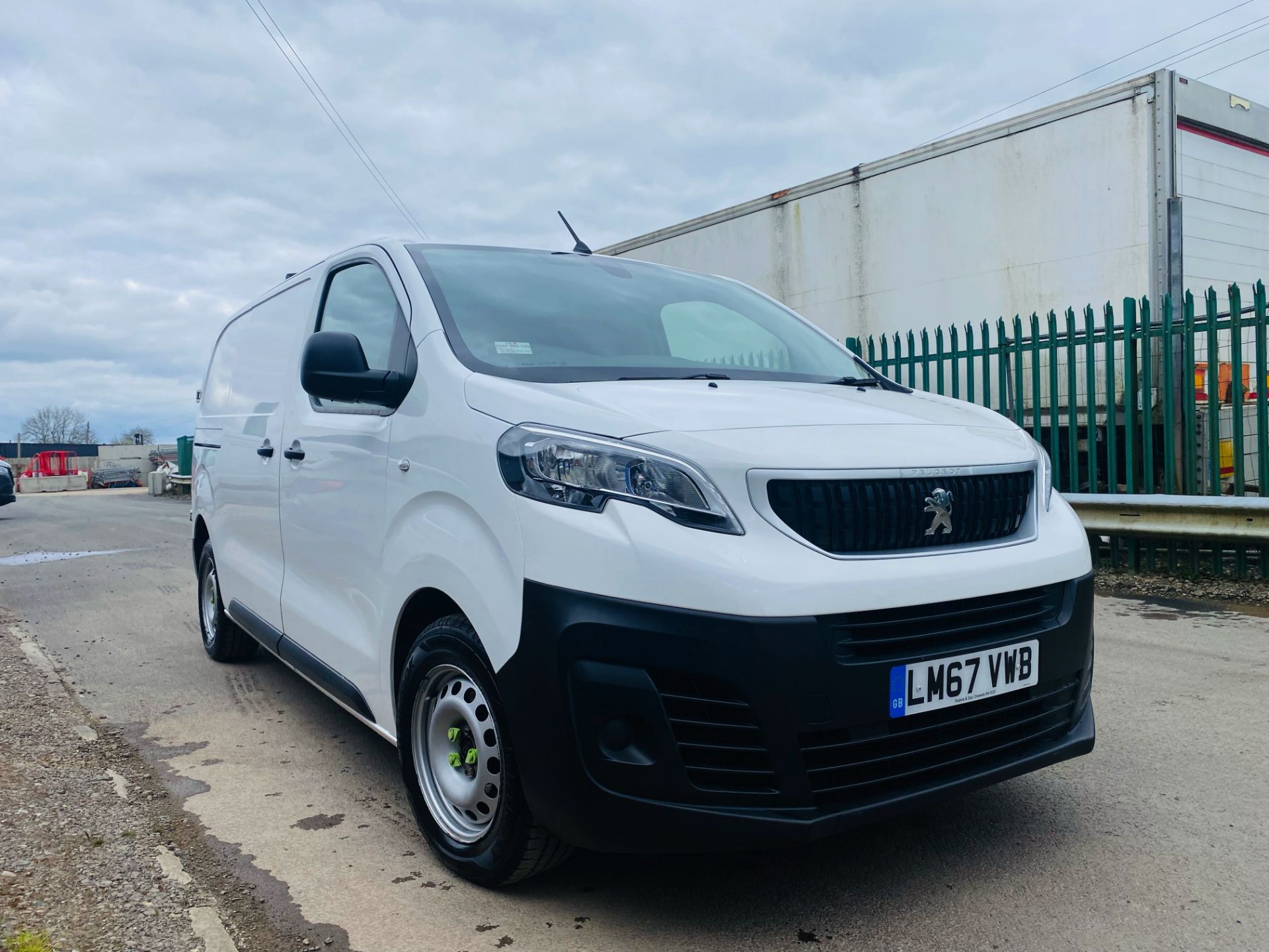 RESERVE MET - PEUGEOT EXPERT PROFESSIONAL 2.0 BLUE HDI - ONLY 46312 MILES - 2018 MODEL - EURO 6 - - Image 3 of 21