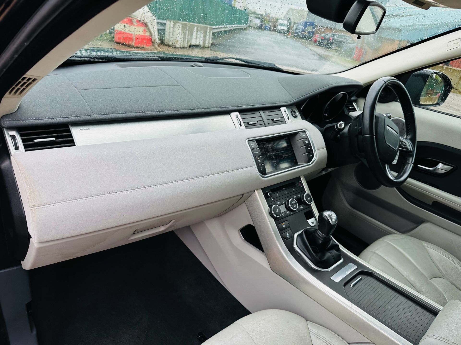 (RESERVE MET) LAND ROVER EVOQUE PURE 2.2 ED4 *TECH PACK* AIR CON - FULL LEATHER INTERIOR - NO VAT - Image 26 of 43