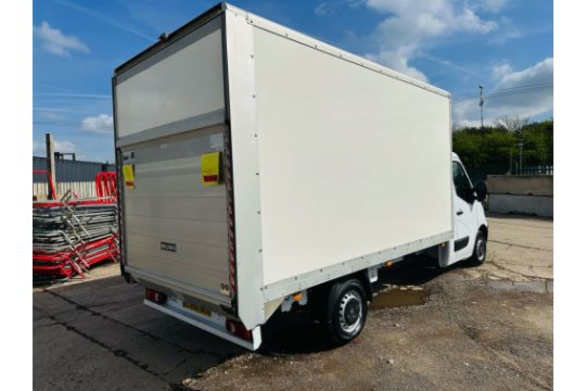 Reserve Met -RENAULT MASTER 2.3DCI (130) Business Edition Lwb Box Van With Electric Tail Lift 68 Reg