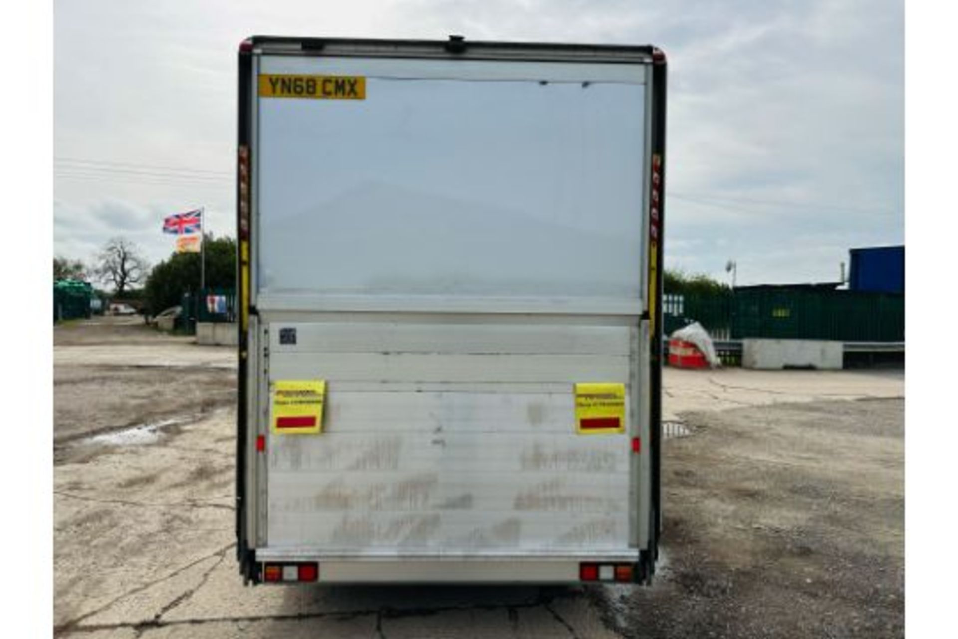 PEUGEOT BOXER 335 *LWB - LOW LOADER / MAXI LOADER* (2018 - 68 REG) 2.0 BLUE HDI *EURO 6* (3500 KG) - Image 7 of 30