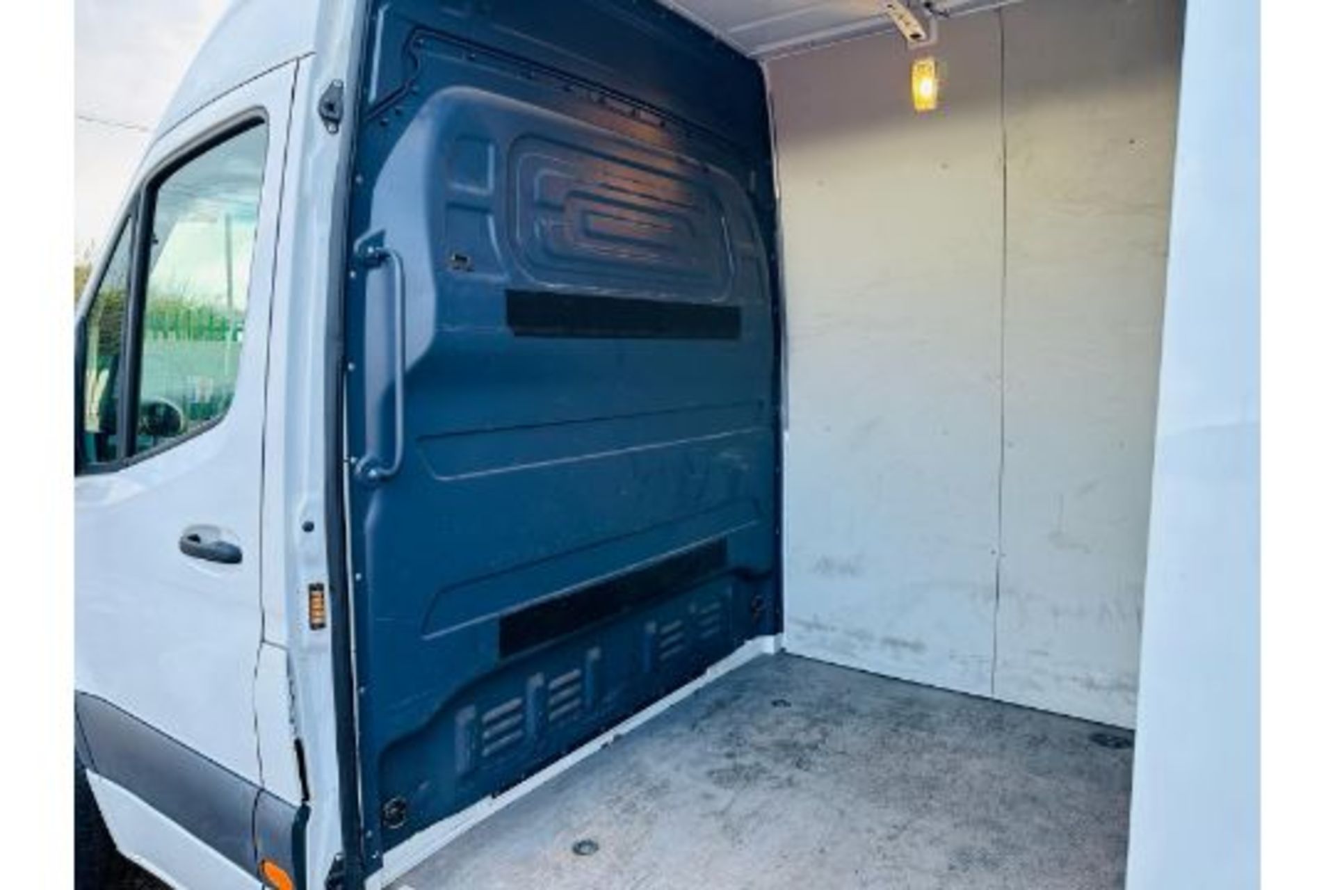 Reserve Met - MERCEDES SPRINTER MWB "AUTOMATIC" PROGRESSIVE - 2021 MODEL - AIR CON- ONLY 1000 MILES - Image 10 of 14
