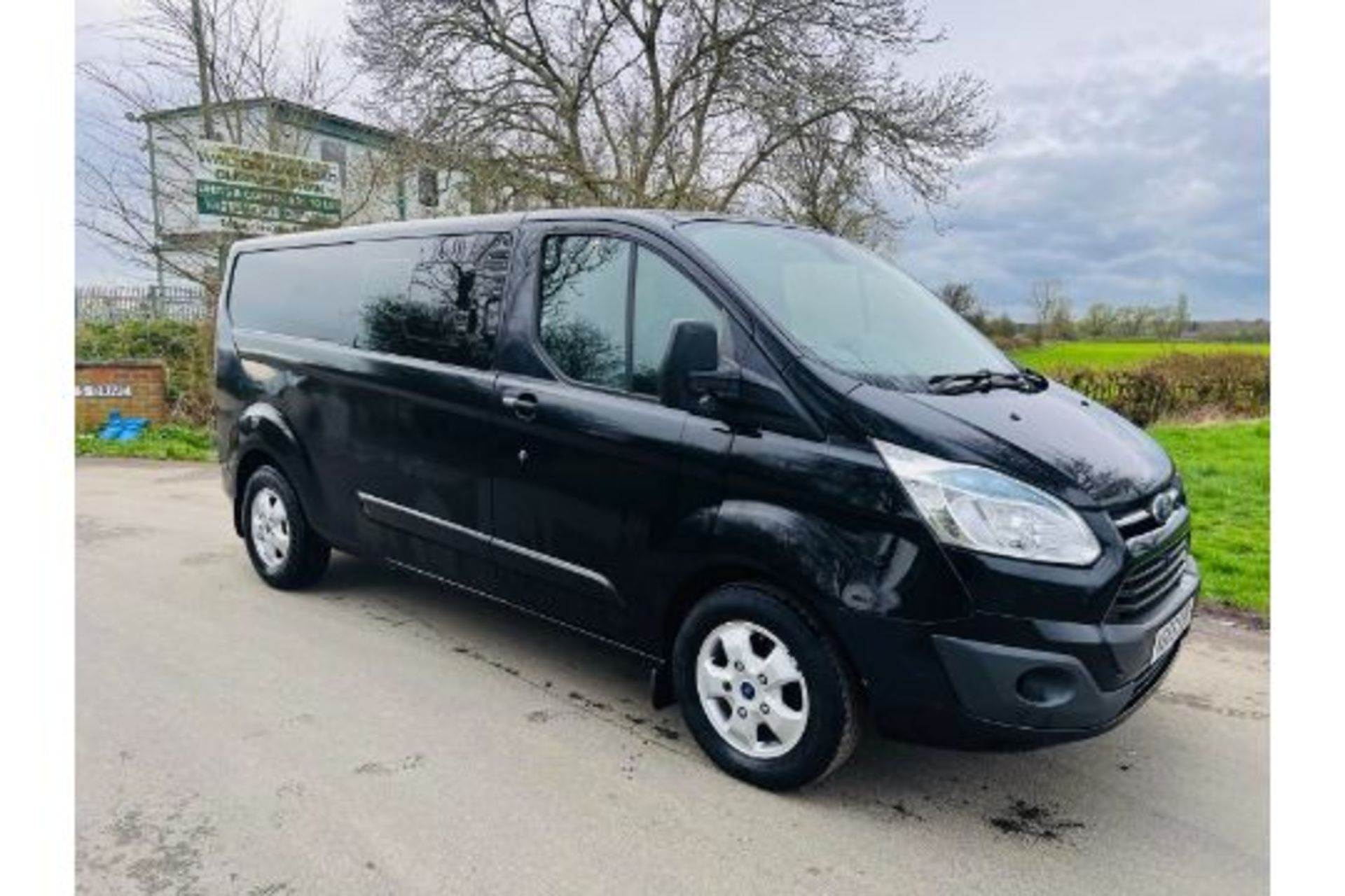 FORD TRANSIT CUSTOM "LIMITED" DUALINER / CREW VAN - 65 REG "BLACK" AIR CON - ALLOYS - Image 2 of 20