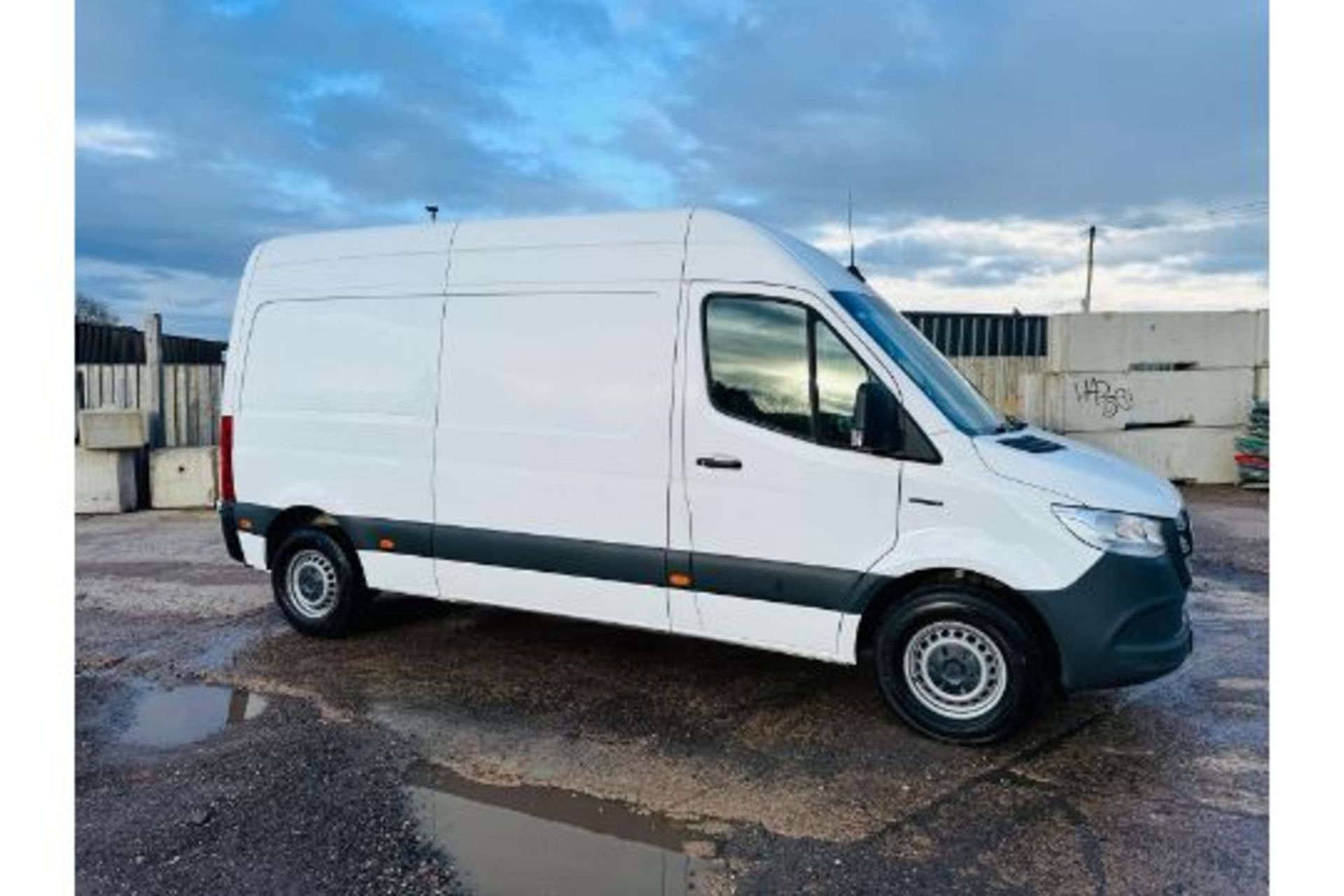 Reserve Met - MERCEDES SPRINTER MWB "AUTOMATIC" PROGRESSIVE - 2021 MODEL - AIR CON- ONLY 1000 MILES - Image 2 of 14