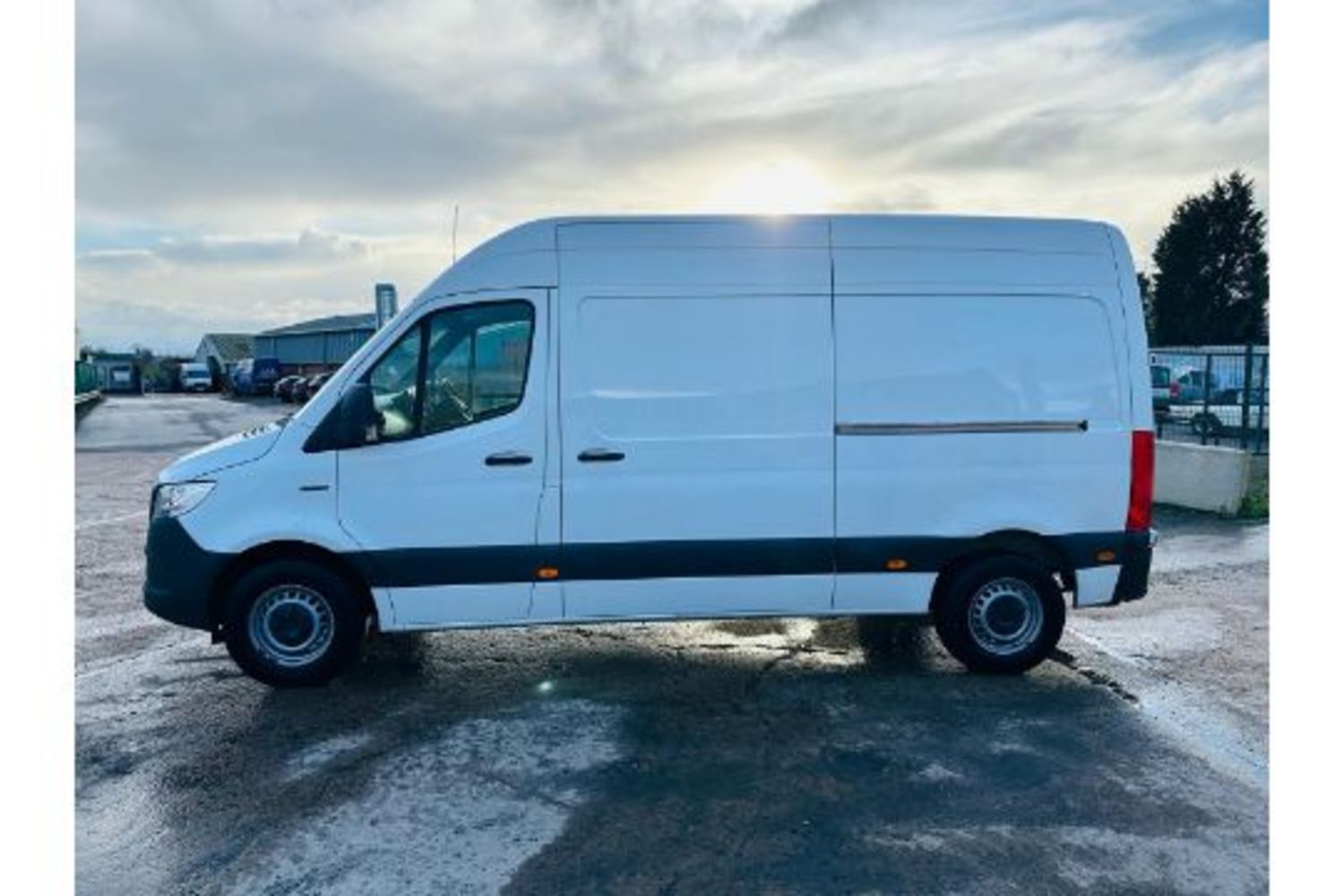 MERCEDES SPRINTER MWB "AUTO" 2021 ONLY 1000 MILES!!! - A GREAT VARITY OF COMMERCIAL VEHICLES AND CARS ALL TO BE SOLD!!!!