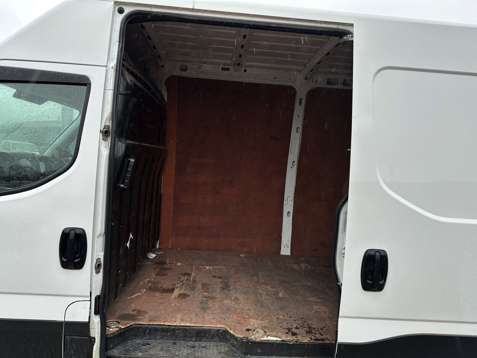 Iveco Daily 35-140 Long Wheel Base High Roof - 2021 Reg (New Shape) Only 85K Miles - Air Con - Look! - Image 12 of 27