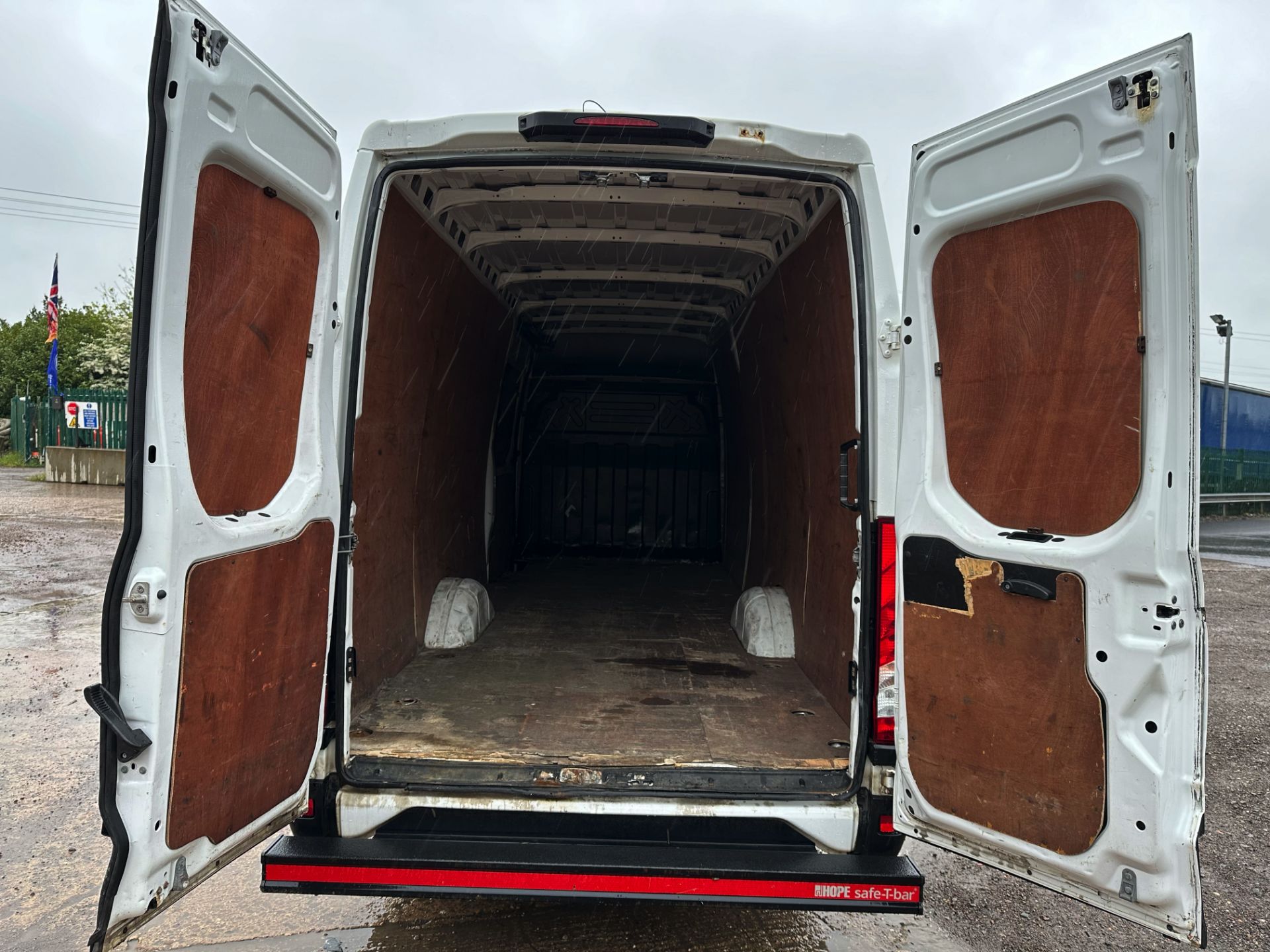 Iveco Daily 35-140 Long Wheel Base High Roof - 2021 Reg (New Shape) Only 85K Miles - Air Con - Look! - Image 11 of 27