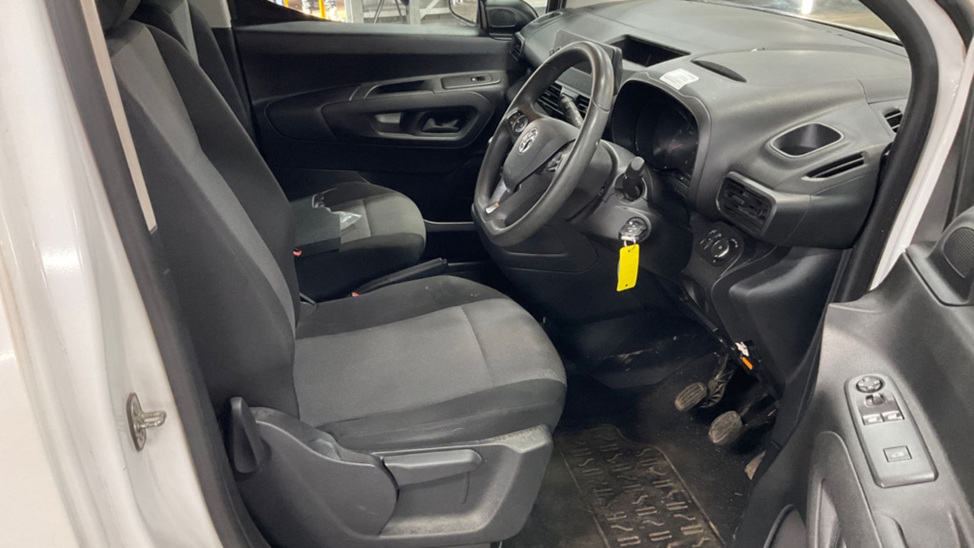 Vauxhall Combo 1.5 Cdti "Sportive" 2020 Reg - 1 Owner - Air Con , Mileage Is Only 79k Miles With FSH - Bild 7 aus 8
