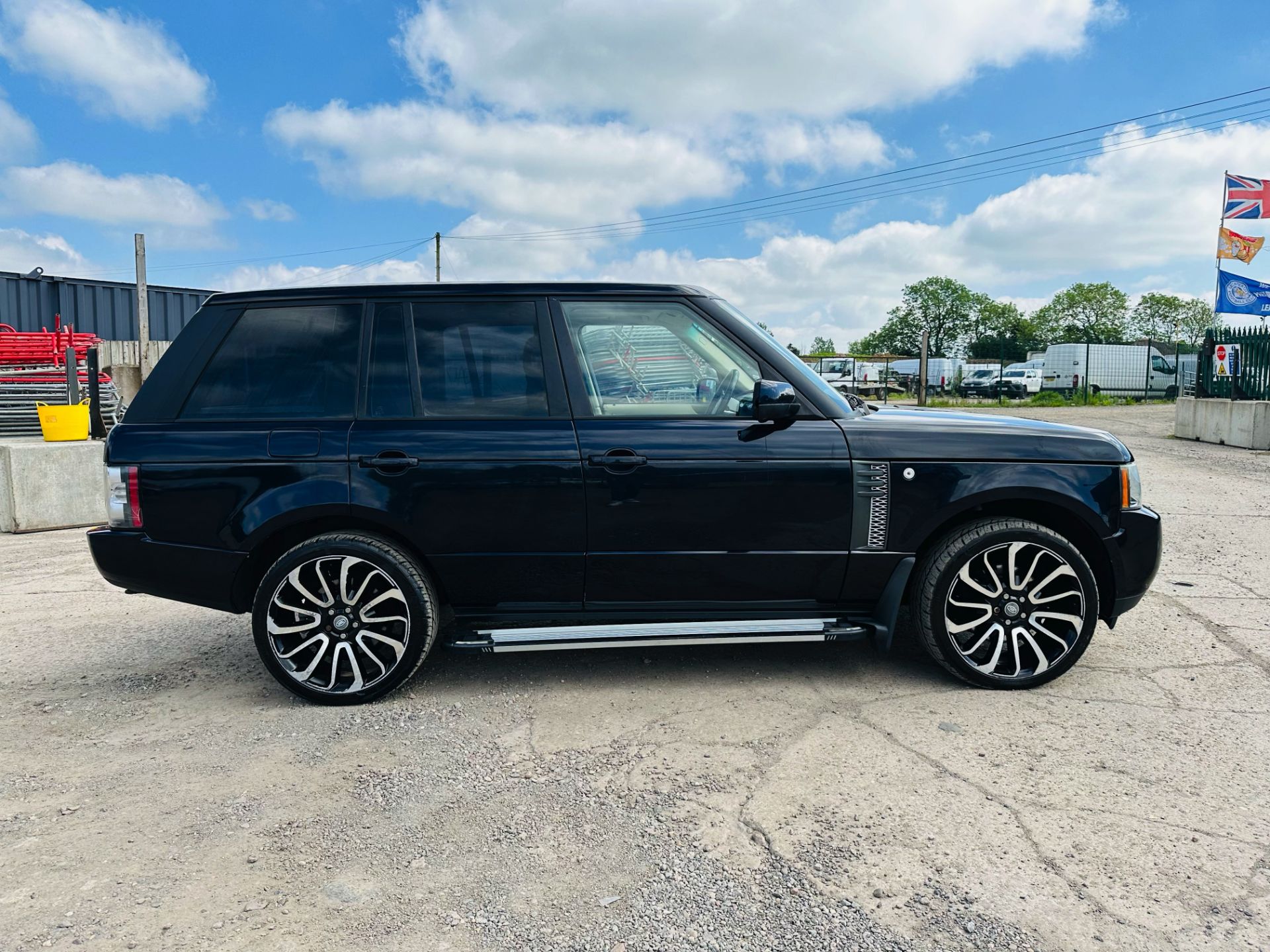 (Reserve Met) Range Rover Vouge 3.6 TDV8 Automatic - 2011 Model - Parking Sensors - Satellite Nav - Image 13 of 48