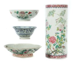 Zylindervase und 3 Schalen China,