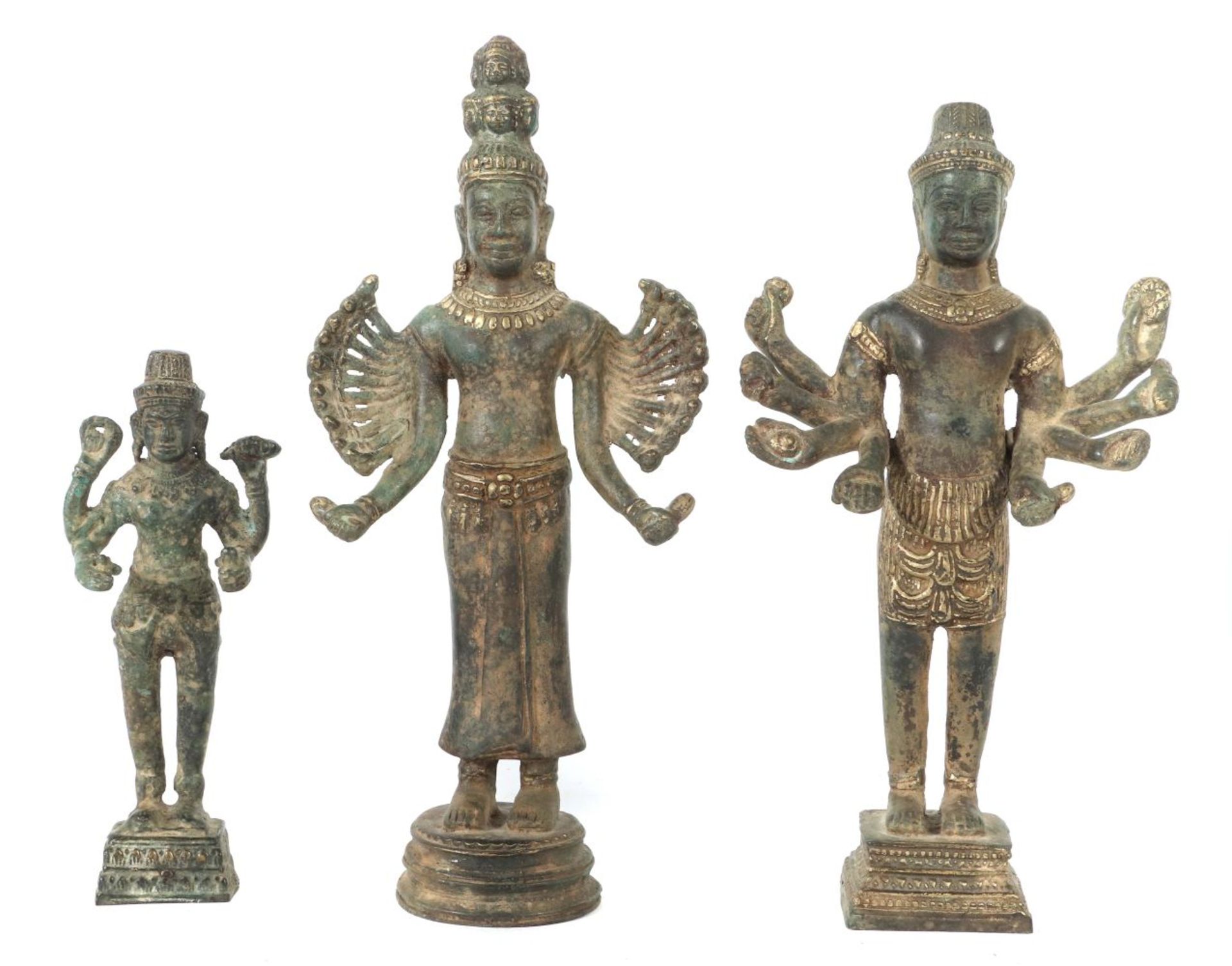 Drei stehende Khmer-Buddhafiguren