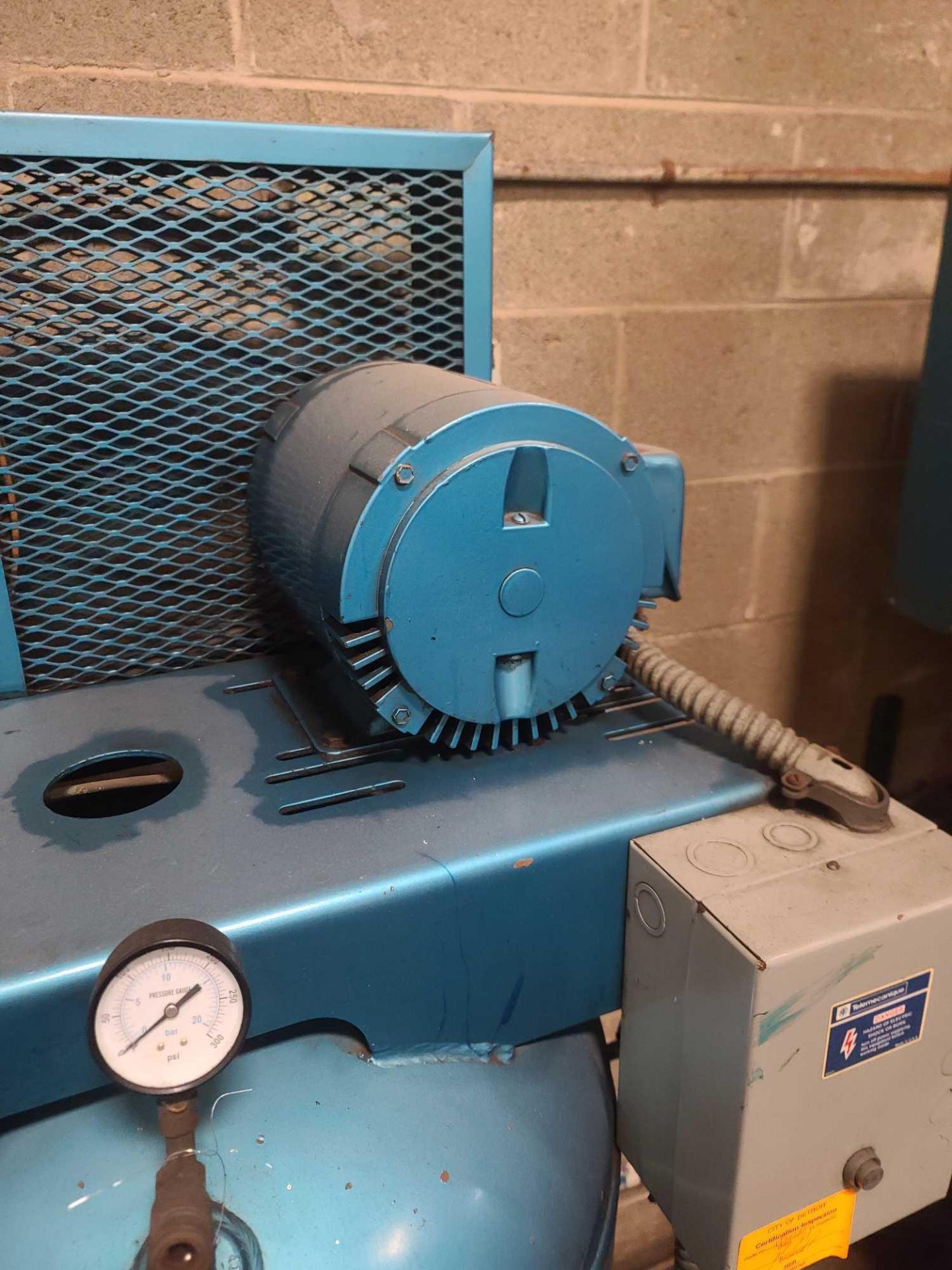 Aircentric Corporation 200 PSI Air Compressor - Image 5 of 10