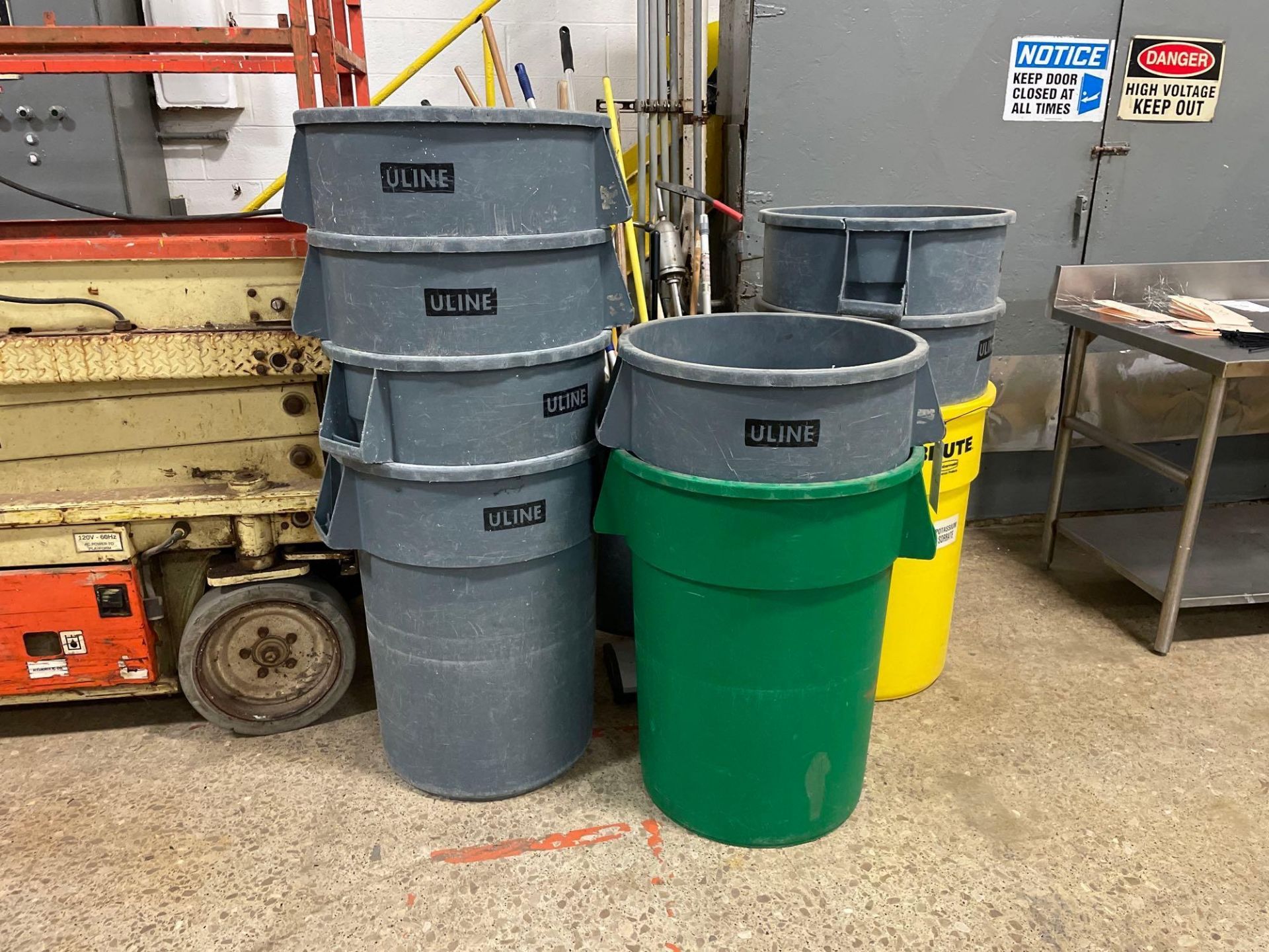 Lot of 10 Trash Cans - Image 4 of 4