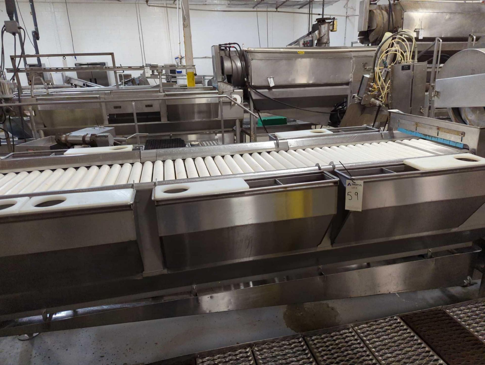 Roller conveyor with cutting stations - Image 15 of 17